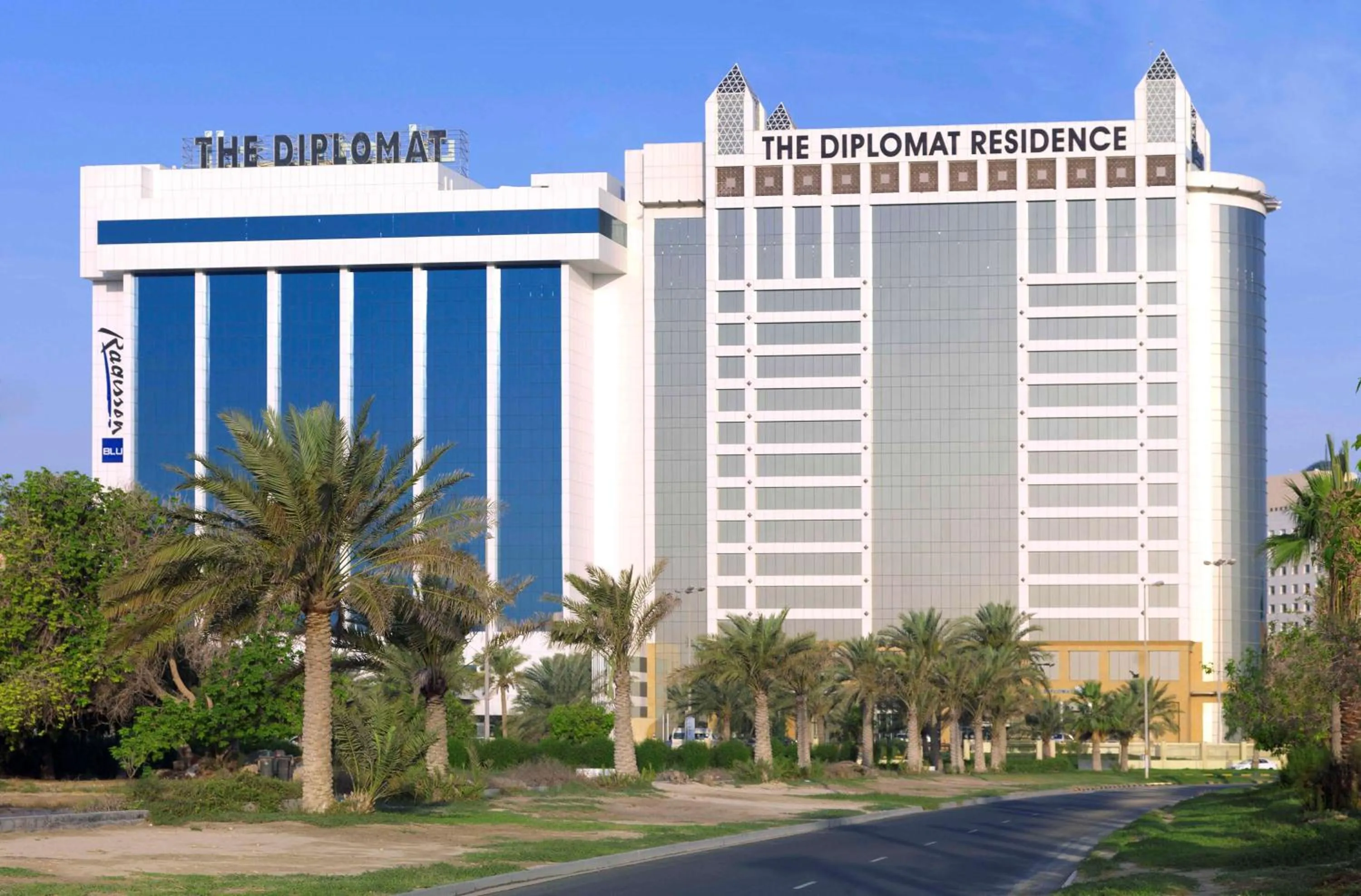 Property building in The Diplomat Radisson Blu Hotel Residence & Spa