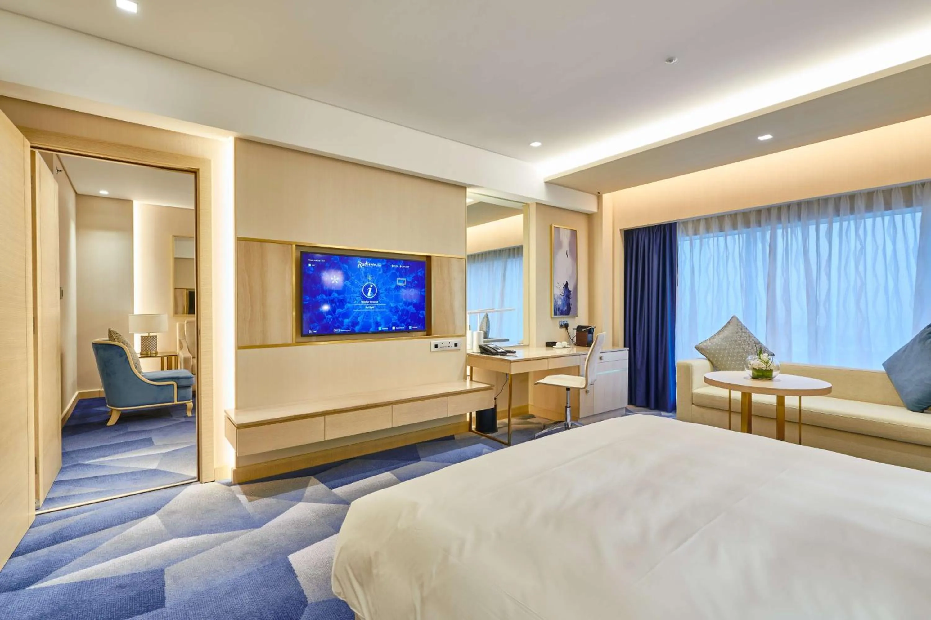 Photo of the whole room, Bed in The Diplomat Radisson Blu Hotel Residence & Spa