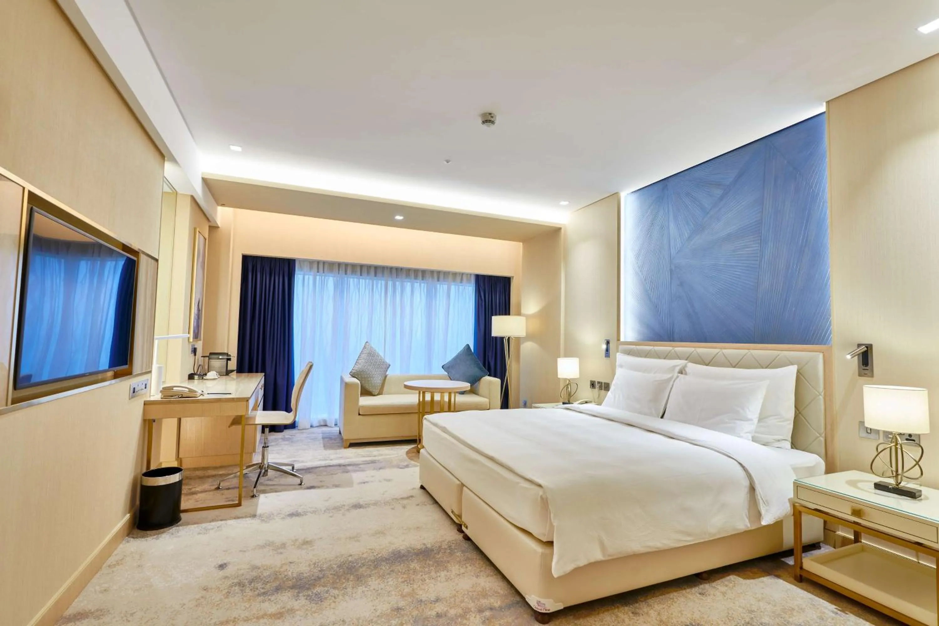 Bedroom, Bed in The Diplomat Radisson Blu Hotel Residence & Spa