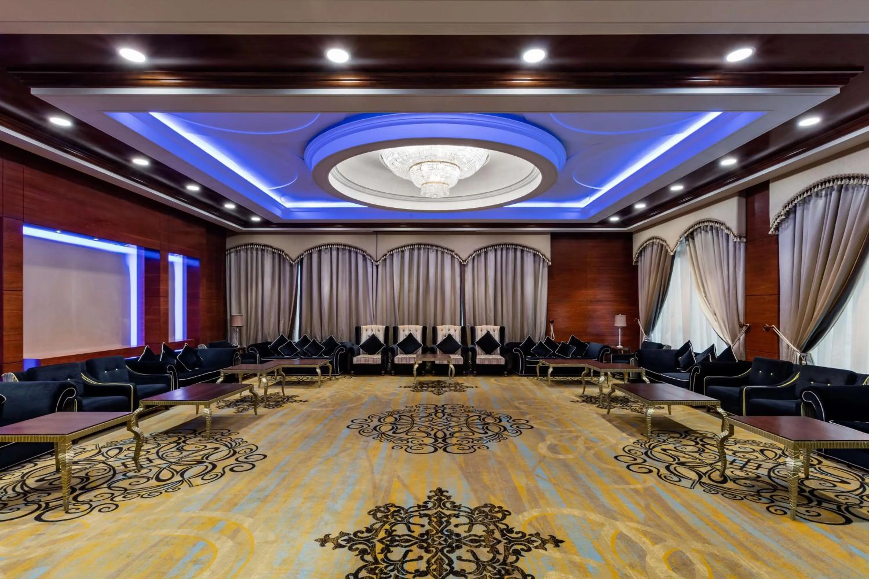 Business facilities in The Diplomat Radisson Blu Hotel Residence & Spa