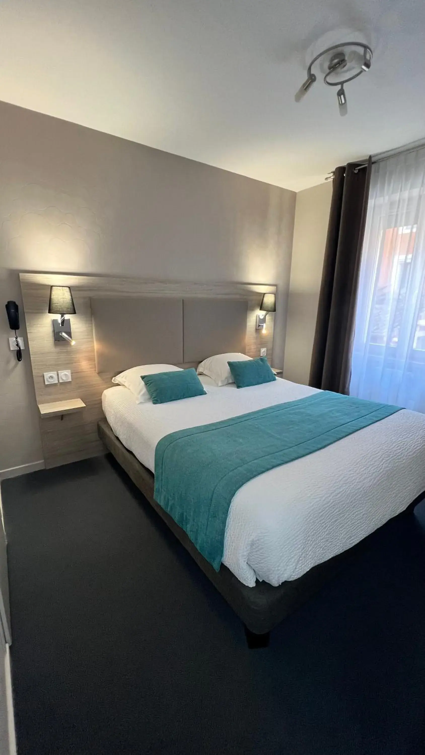 Standard Double Room in Logis Hôtel Restaurant Azalées Standard Double Room in Logis Hôtel Restaurant Azalées