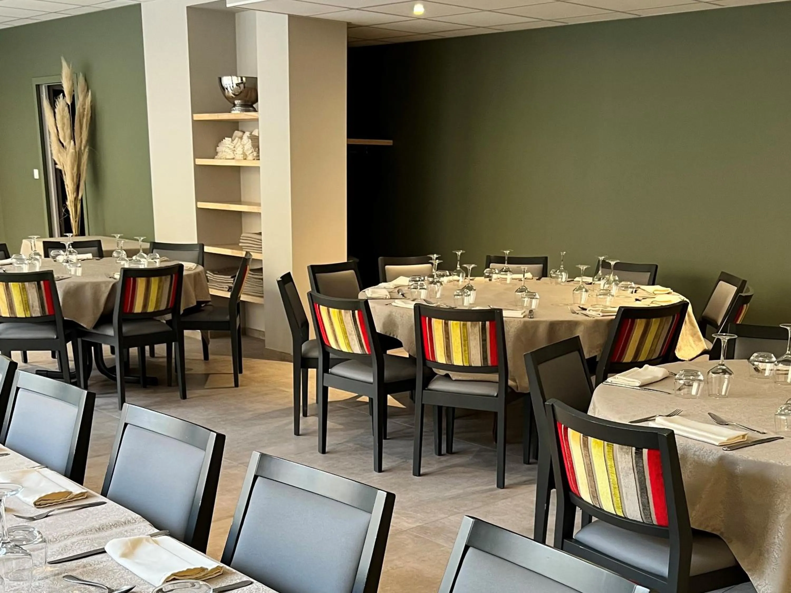 Restaurant/places to eat in Logis Hôtel Restaurant Azalées