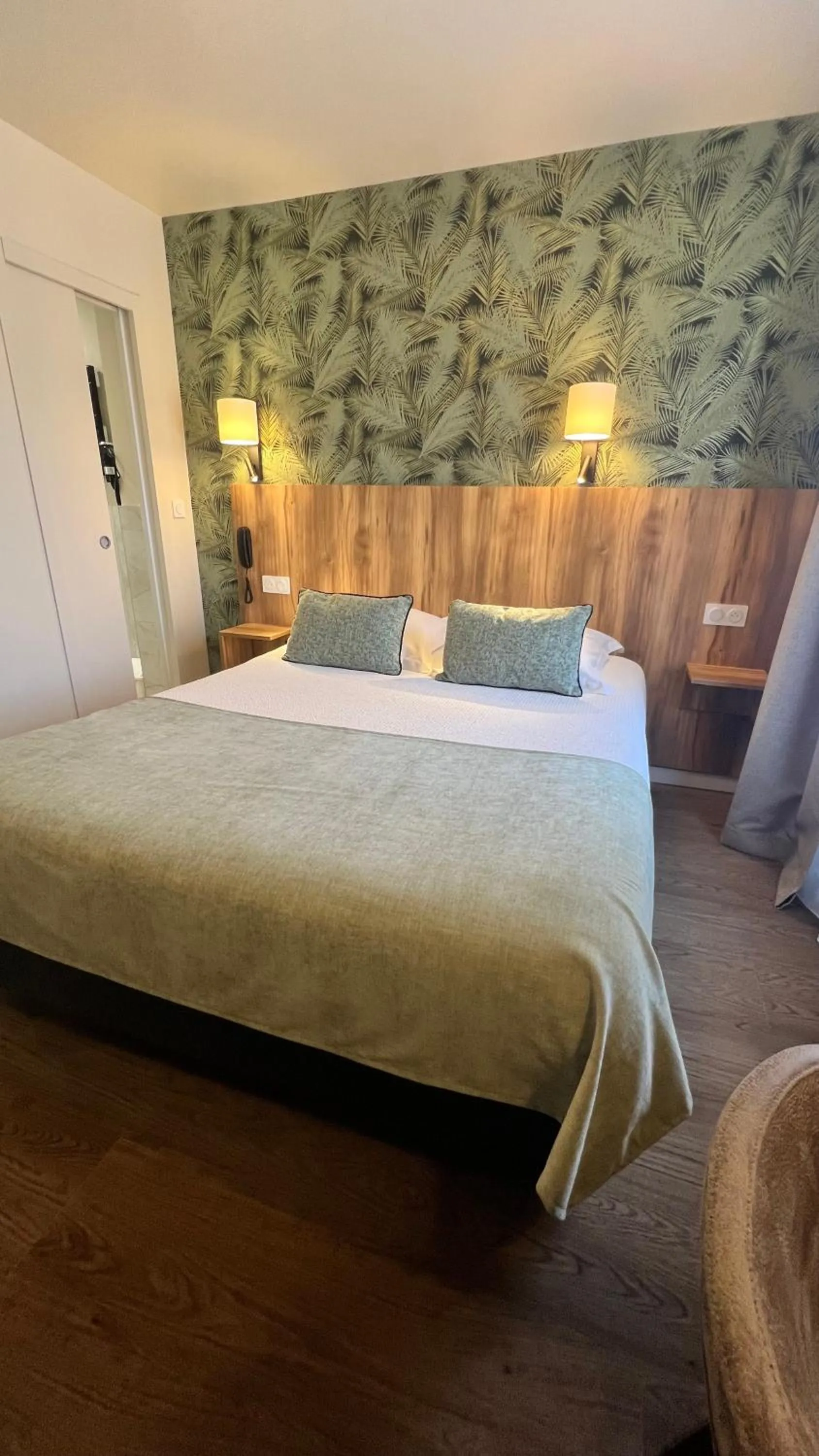 Photo of the whole room, Bed in Logis Hôtel Restaurant Azalées