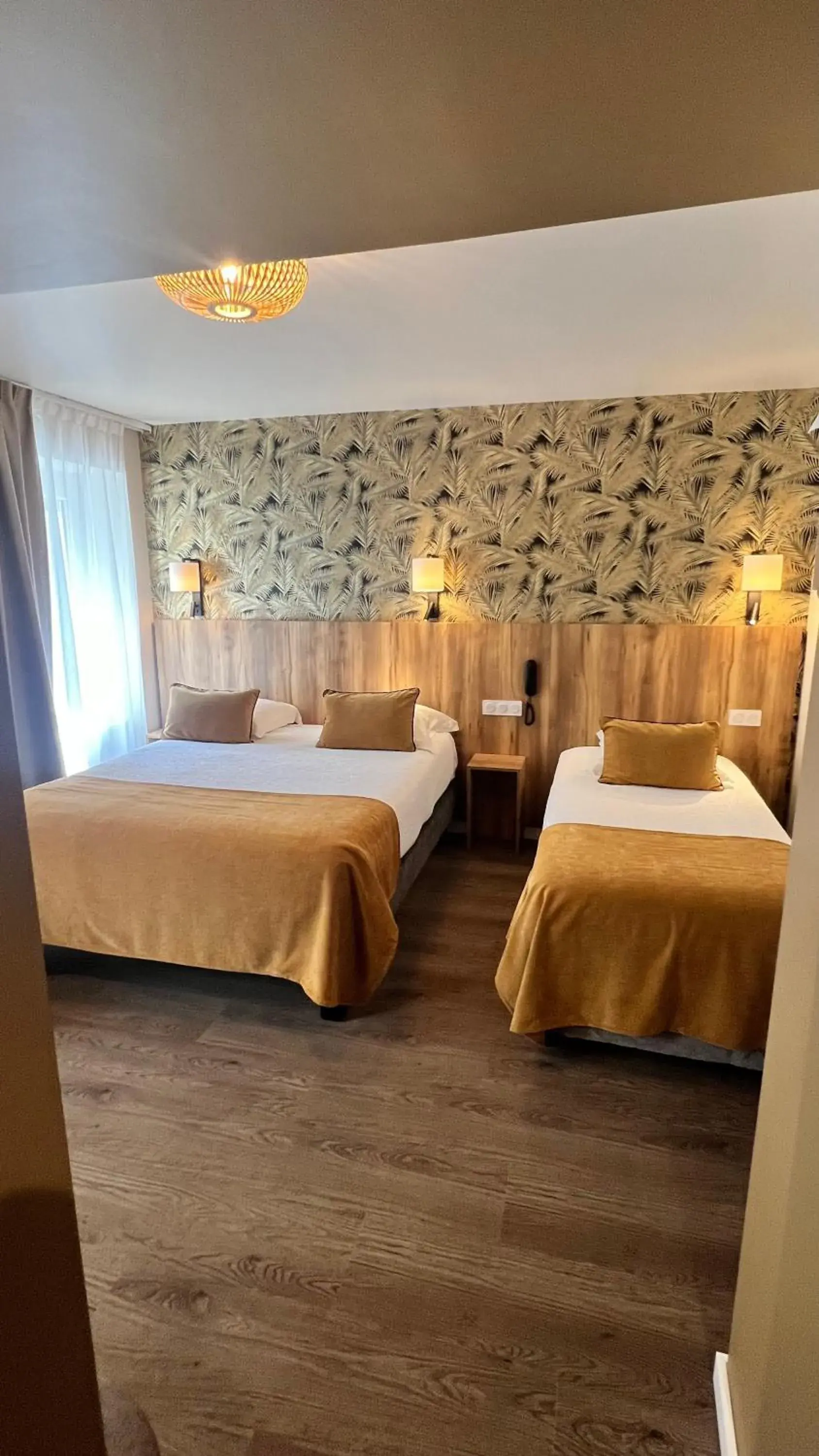 Triple Room in Logis Hôtel Restaurant Azalées Triple Room in Logis Hôtel Restaurant Azalées