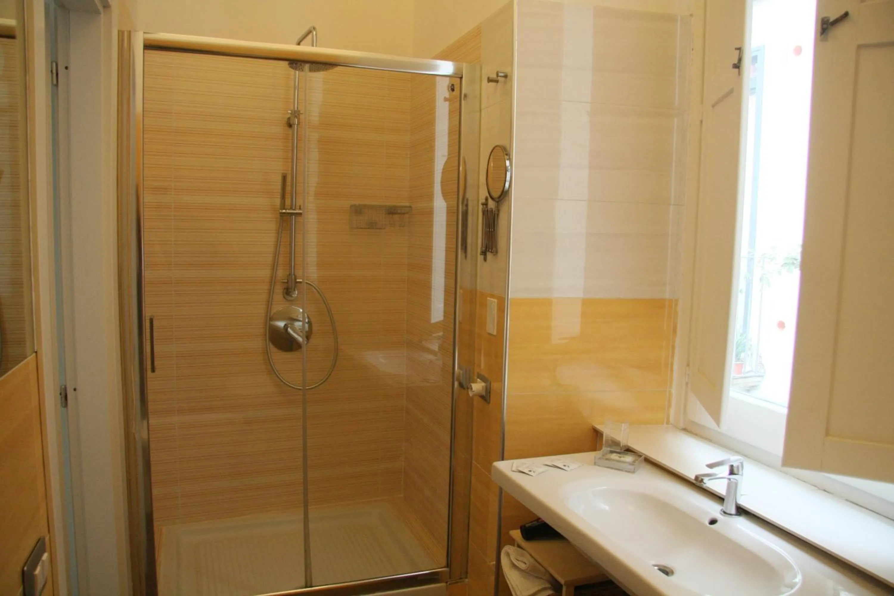 Shower in Palazzo della Poesia Casa Vacanze