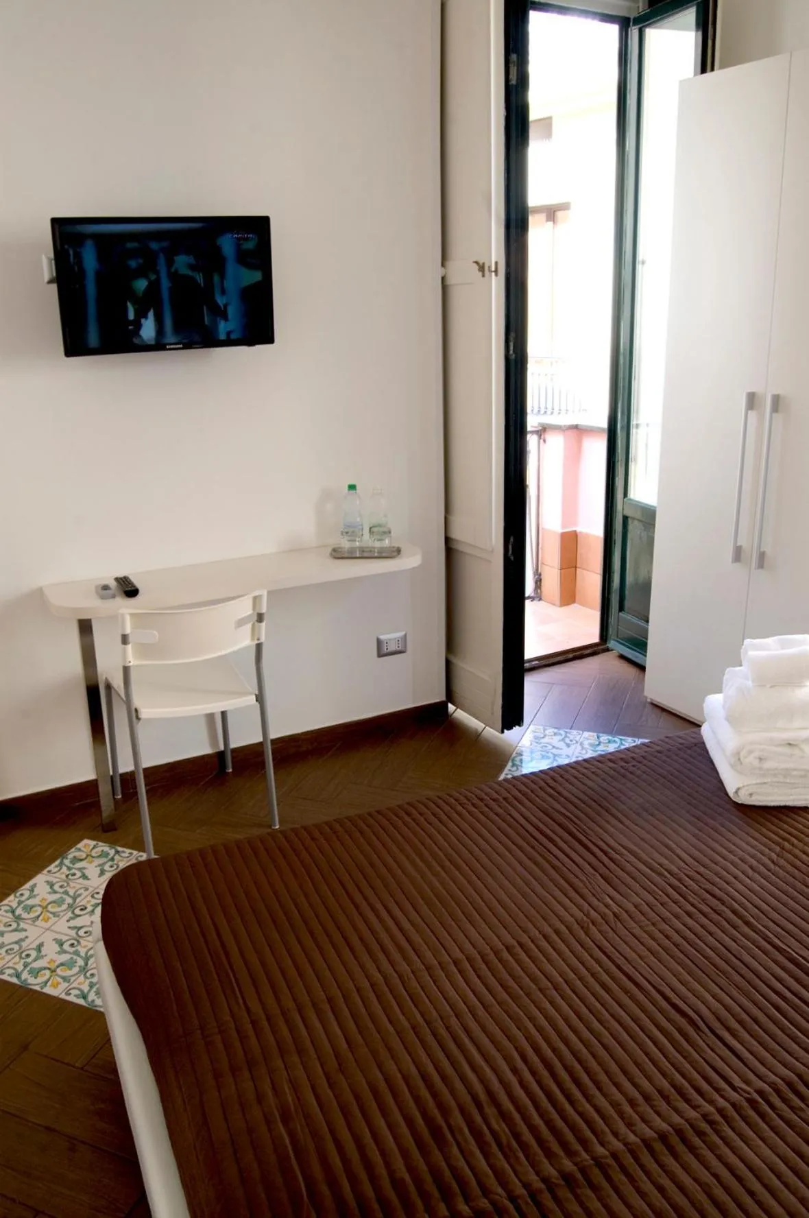 TV and multimedia, Bed in Palazzo della Poesia Casa Vacanze