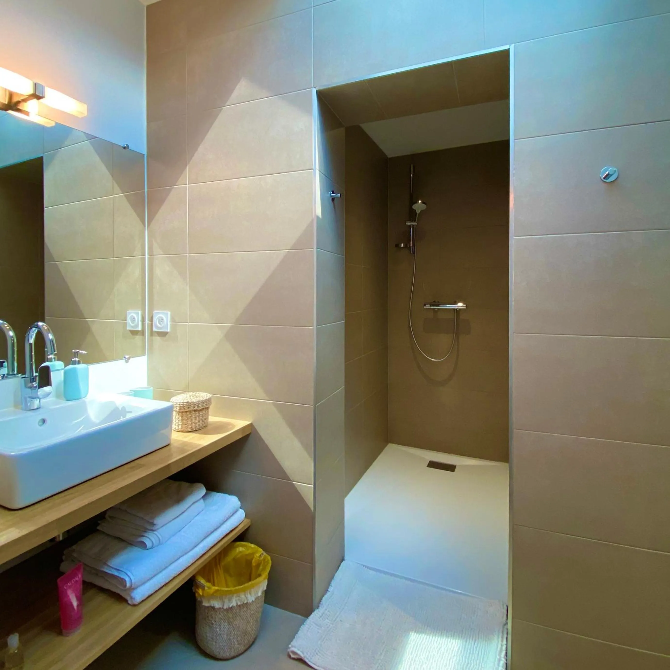 Shower in La Dormance