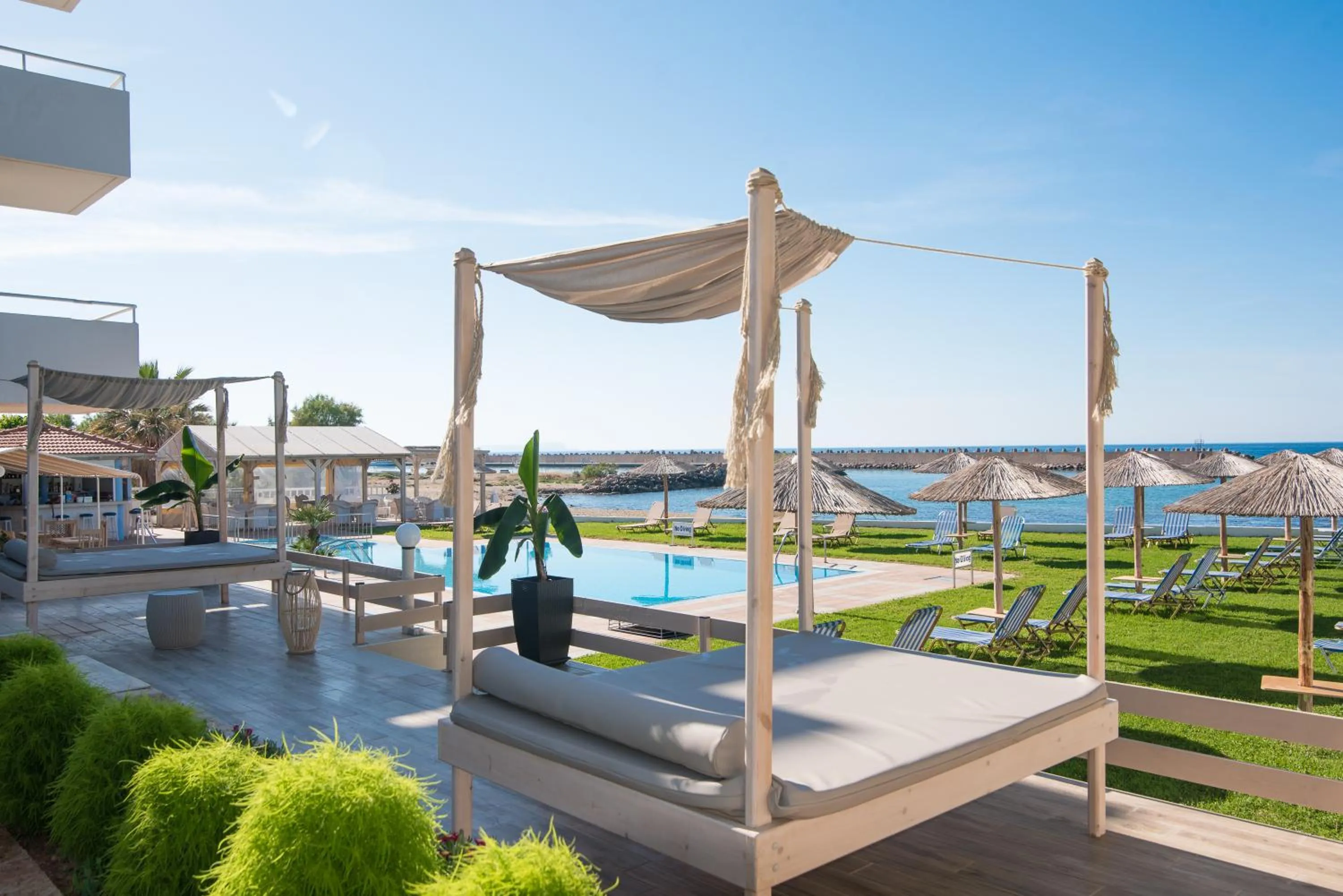 Natural landscape in Silver Sun Studios & Apartments