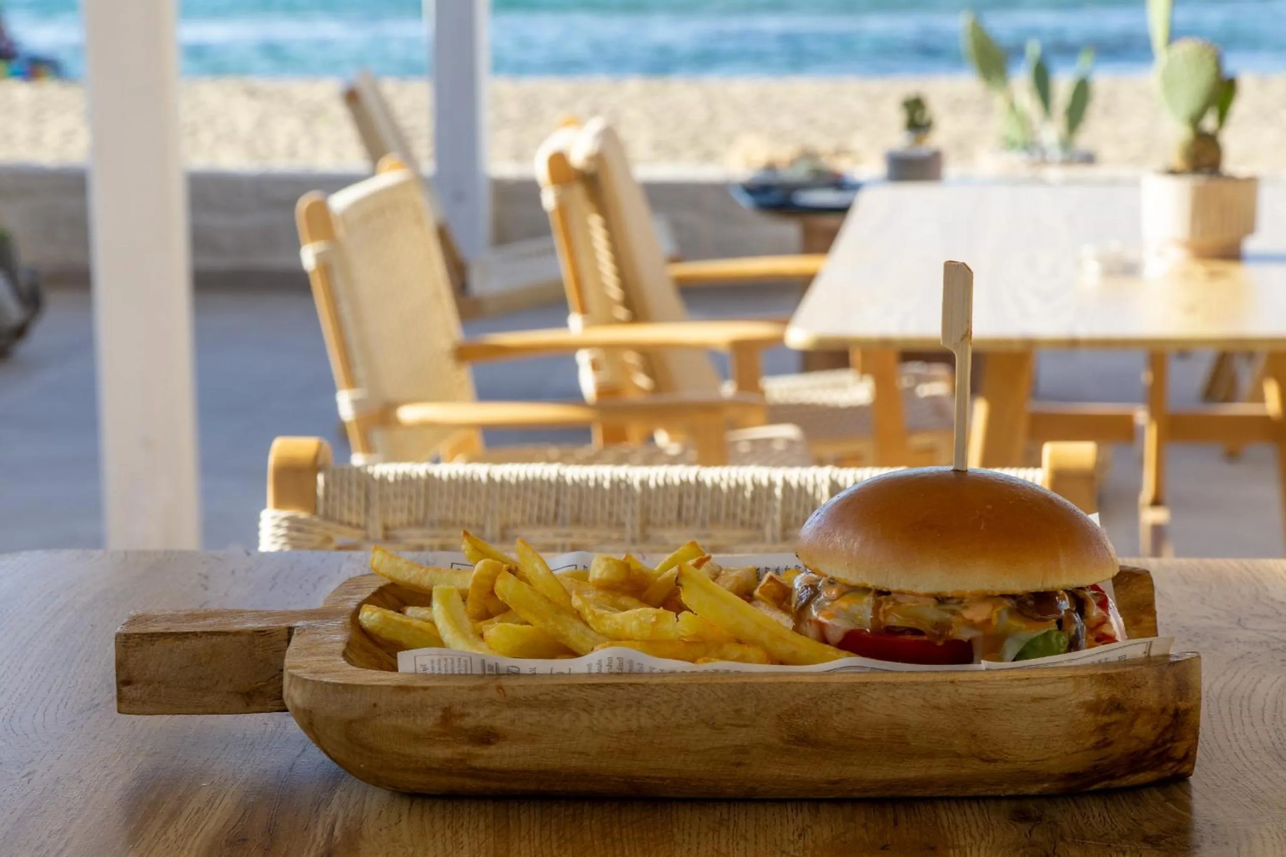 Restaurant/places to eat in Silver Sun Studios & Apartments