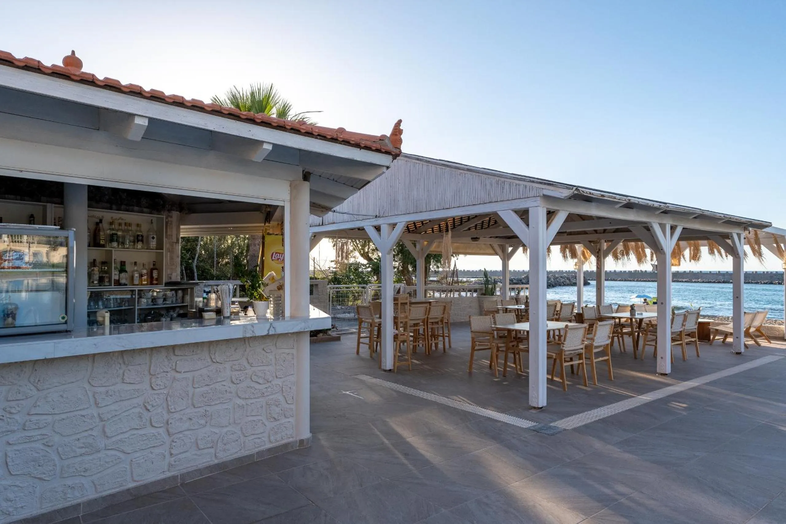 Restaurant/places to eat in Silver Sun Studios & Apartments