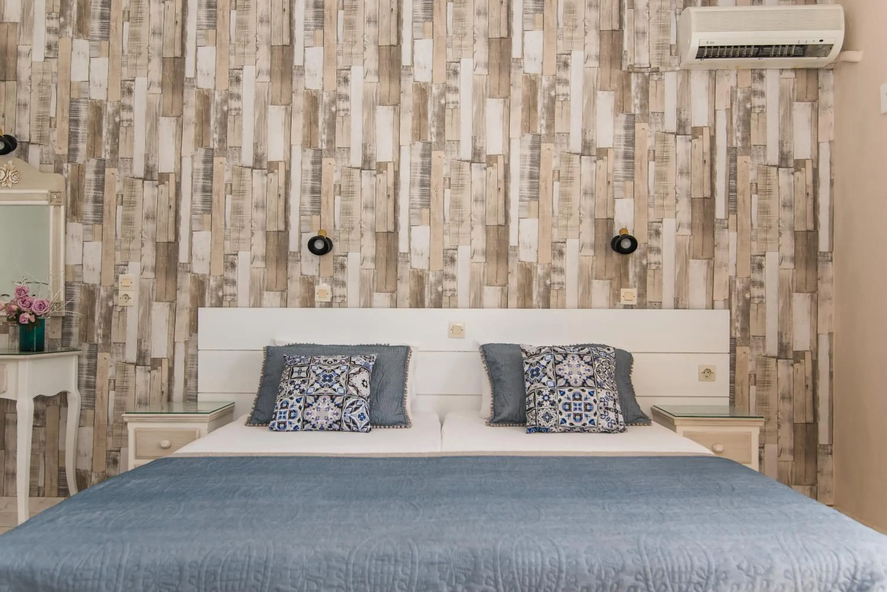 Twin Room with Bathroom in Silver Sun Studios & Apartments Twin Room with Bathroom in Silver Sun Studios & Apartments