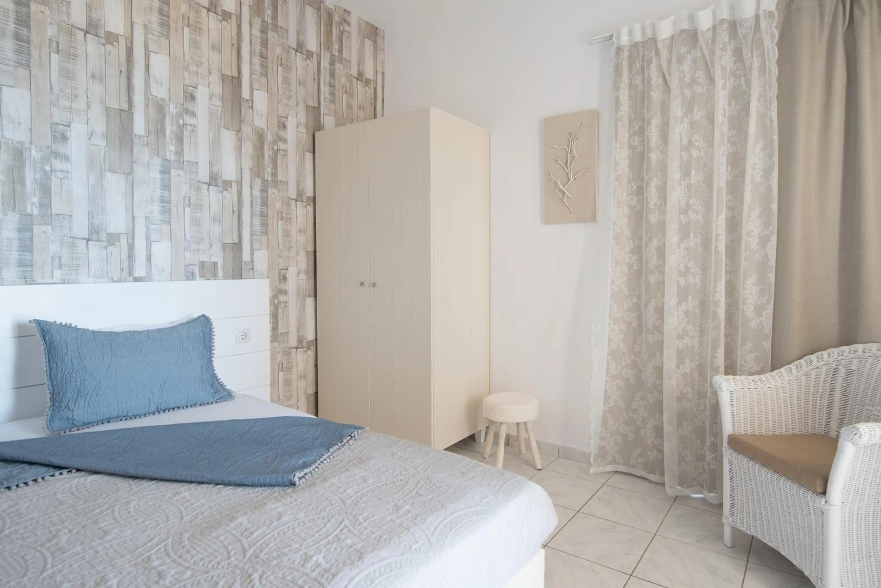 Bedroom, Bed in Silver Sun Studios & Apartments