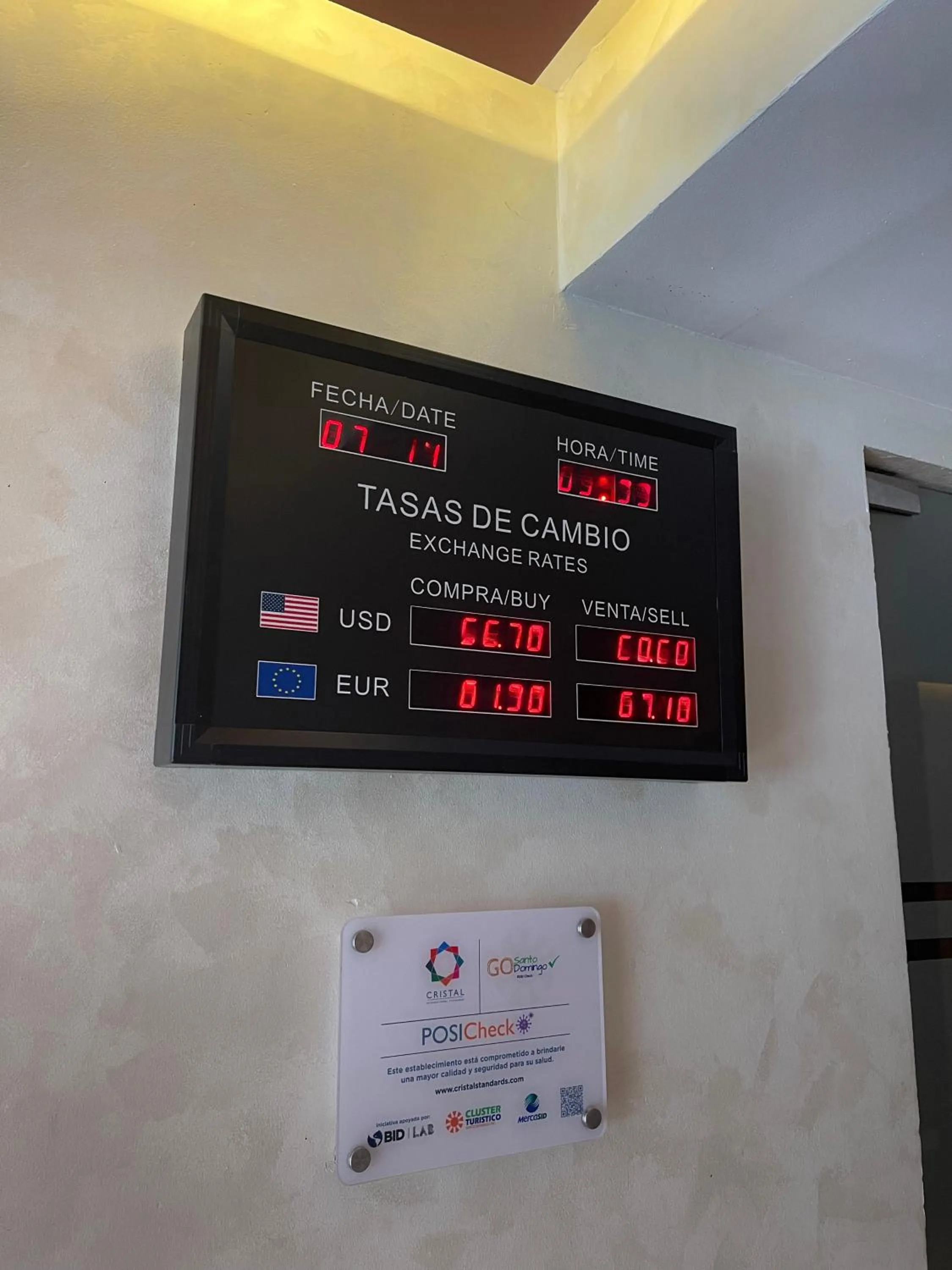 currency exchange in Apartahotel Alvear