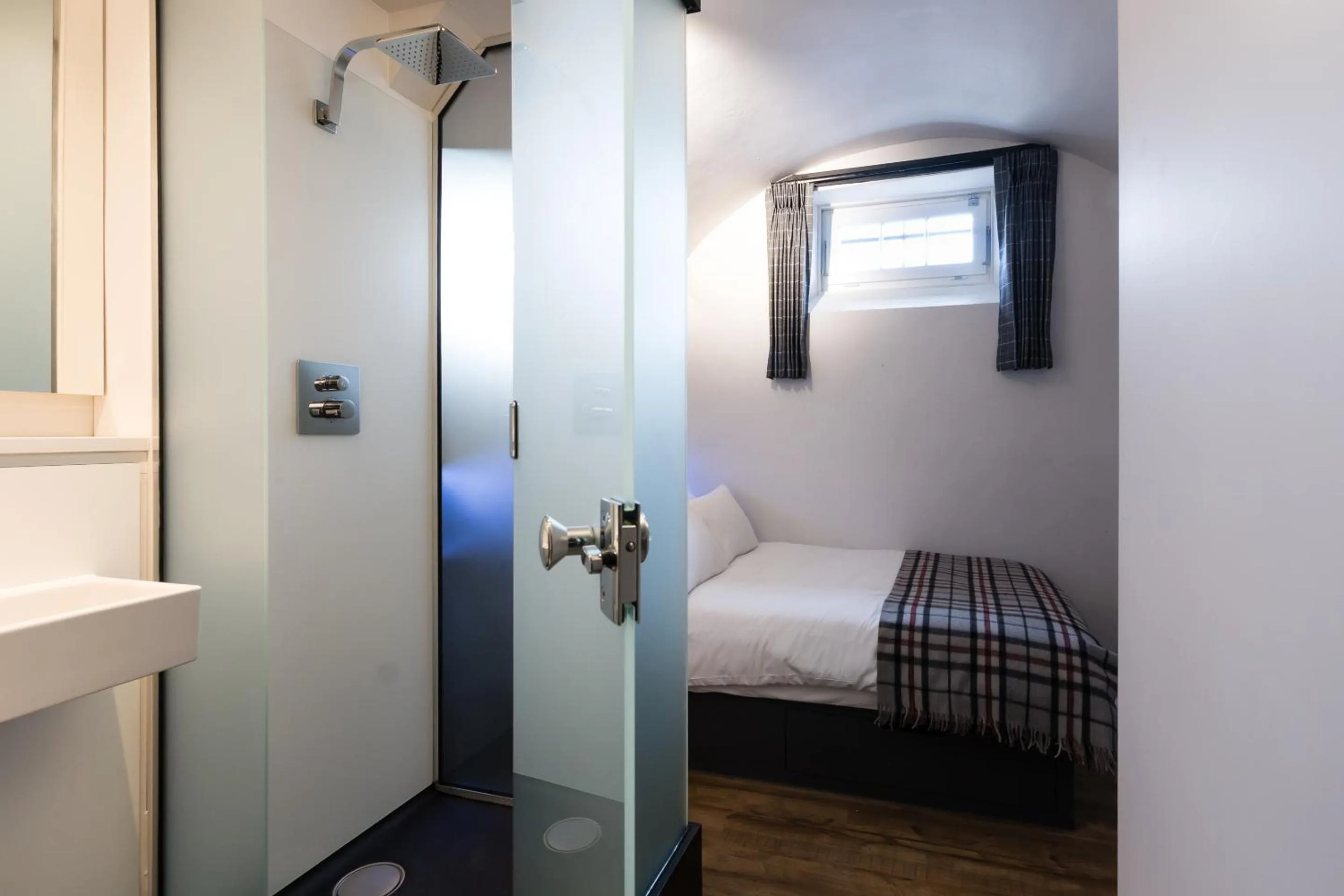 Bathroom, Bed in CODE - The Court, Edinburgh