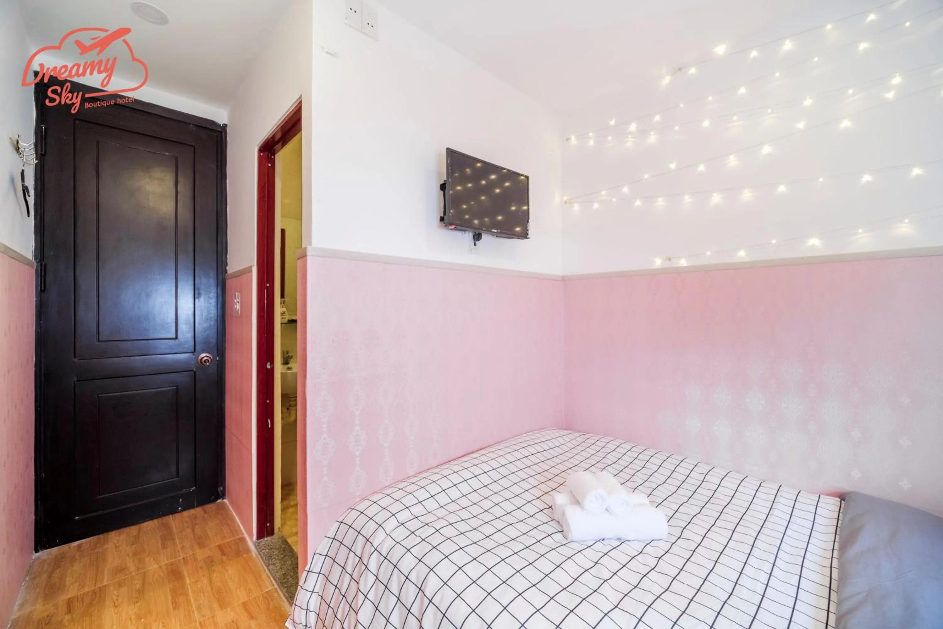 TV and multimedia, Bed in Dreamy Sky - Airport View Boutique Hotel