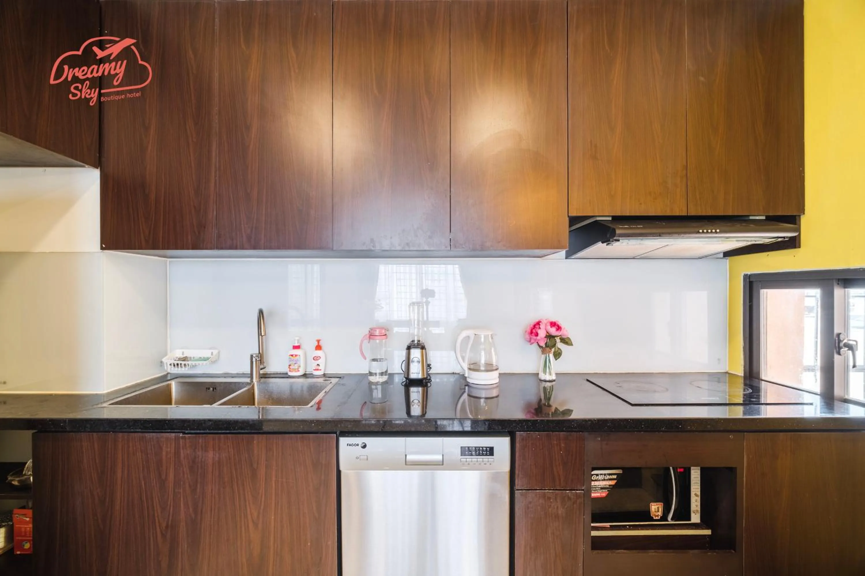 Kitchen or kitchenette in Dreamy Sky - Airport View Boutique Hotel