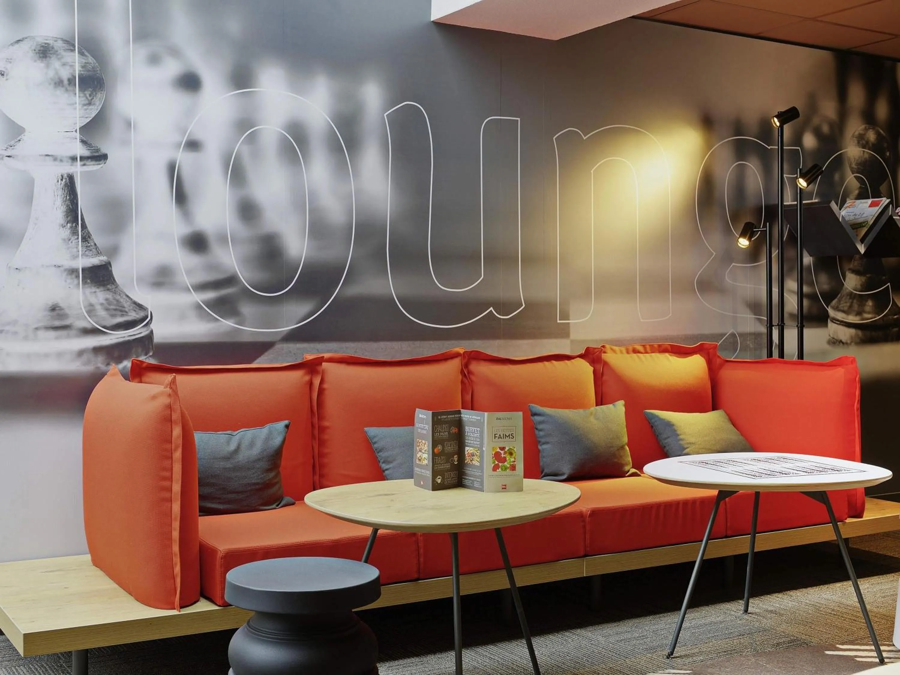 Lounge or bar in ibis Poitiers Beaulieu