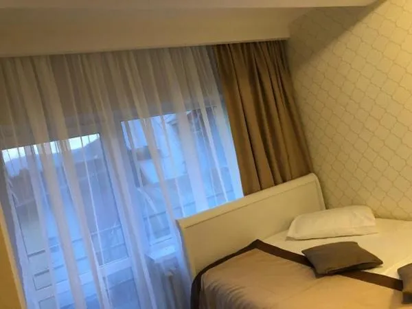 Complex Mona Caraiman