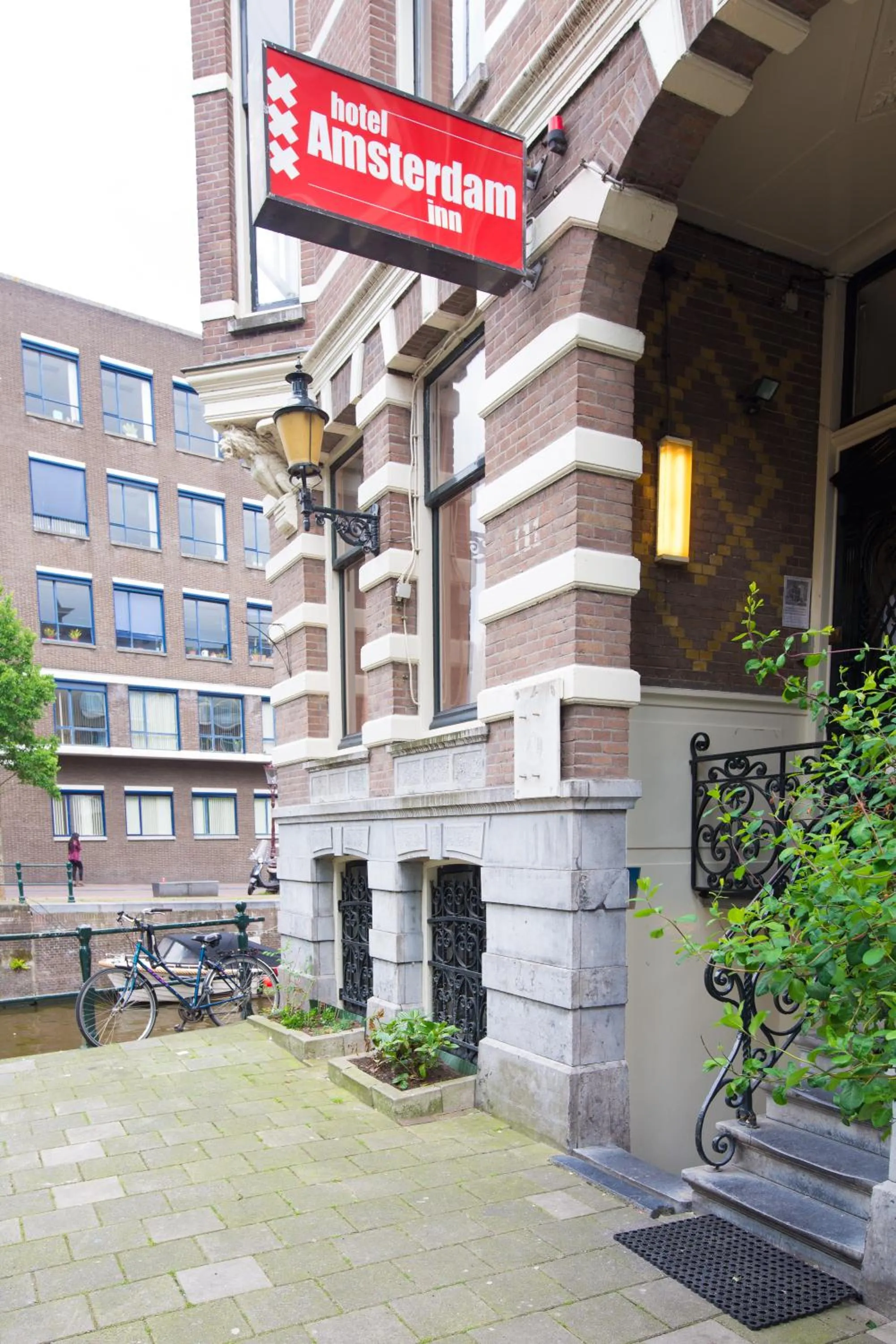 Property building in Hotel Amsterdam Inn