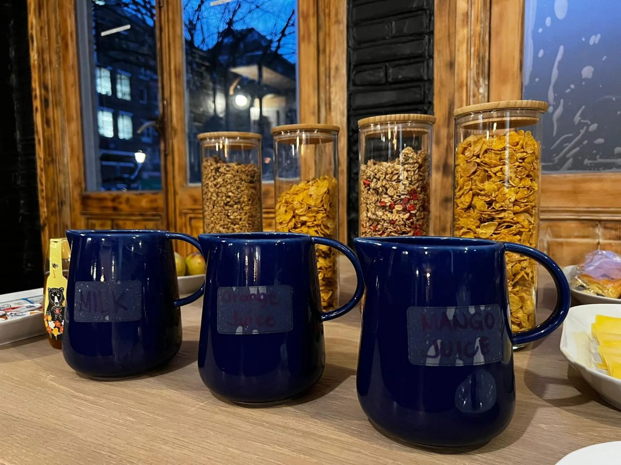 Food and drinks in Hotel Amsterdam Inn