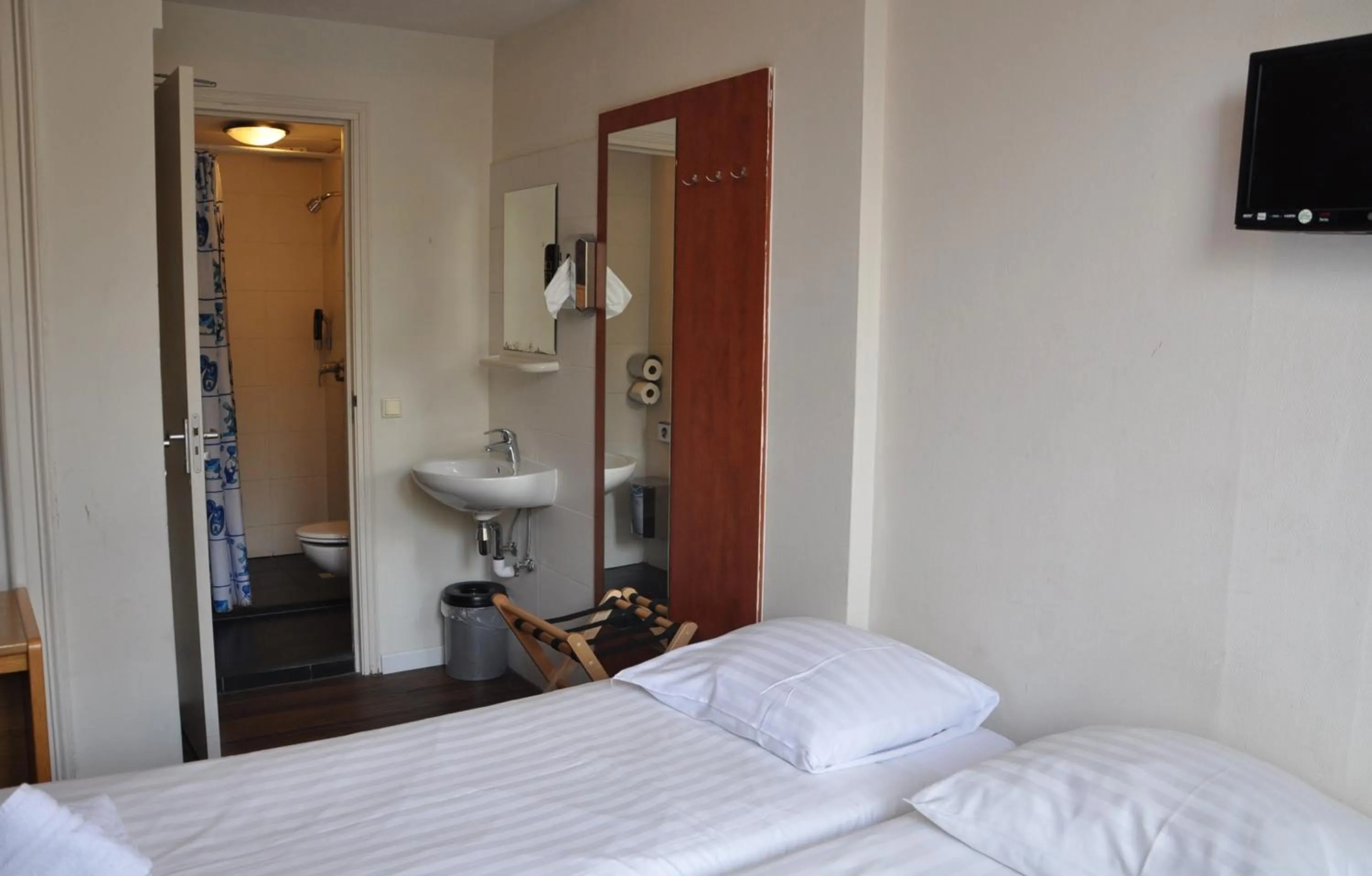 Bed in Hotel Amsterdam Inn