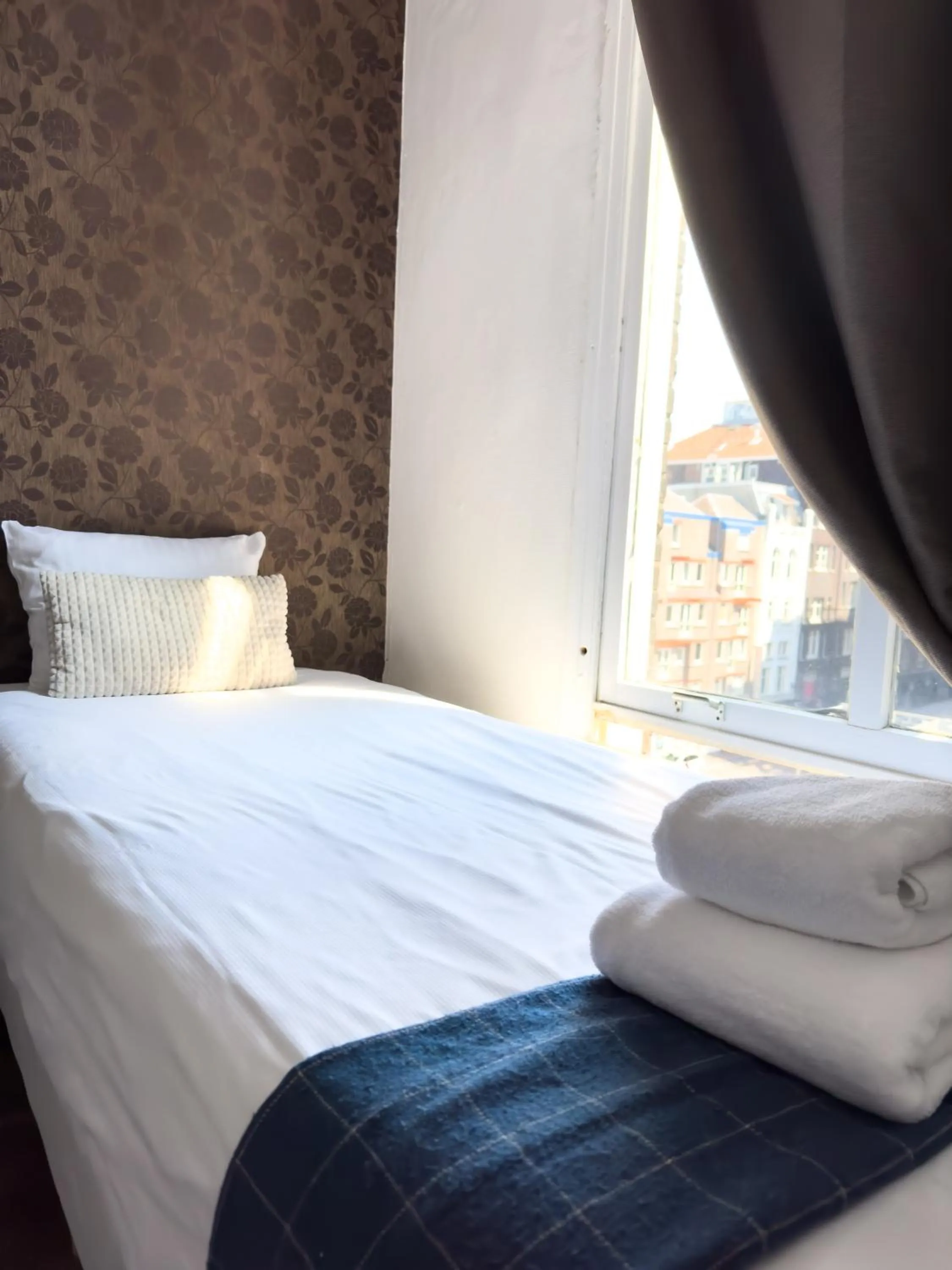 Bed in Hotel Amsterdam Inn