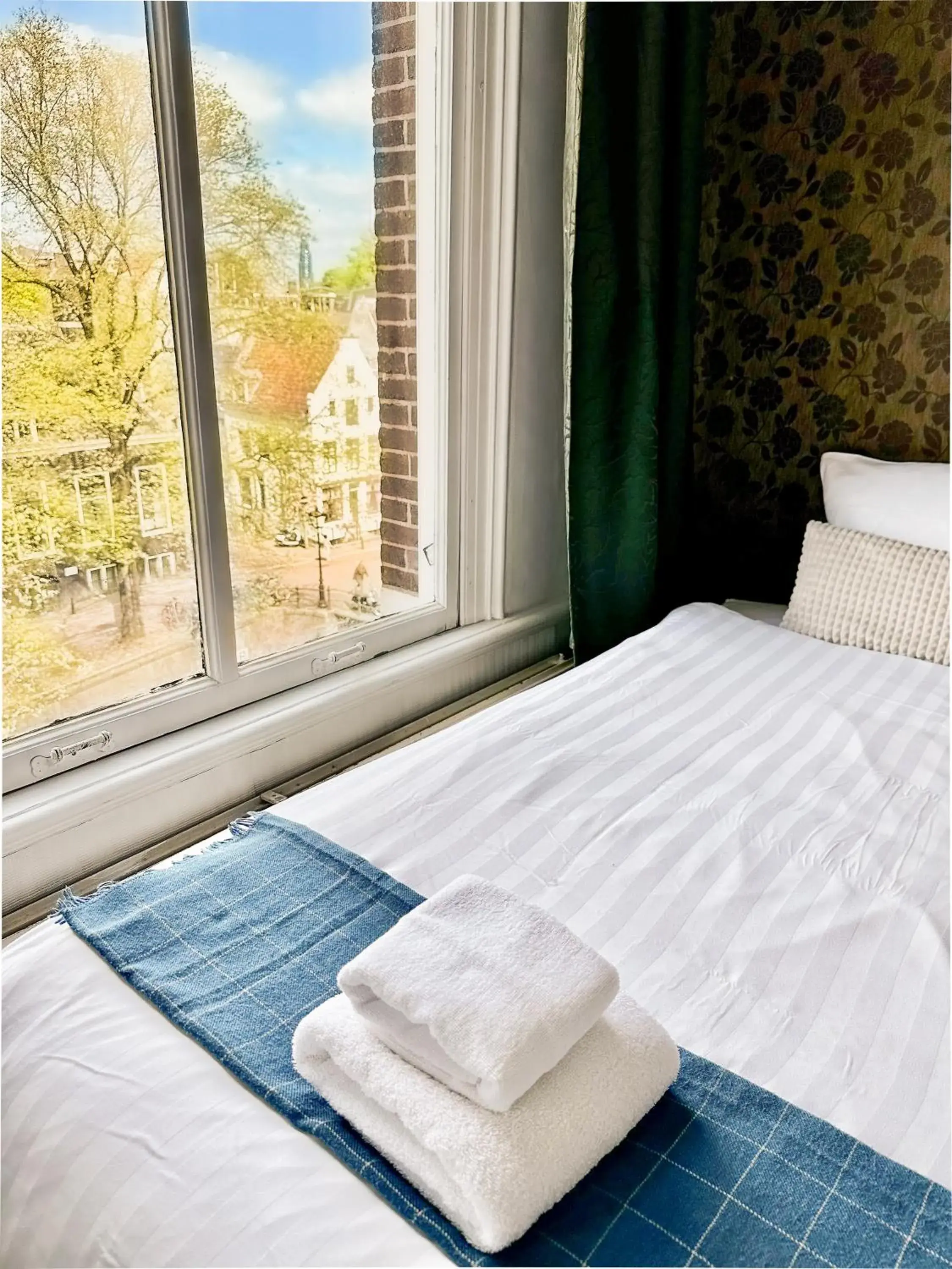 Standard Double Room in Hotel Amsterdam Inn - Digital Access Standard Double Room in Hotel Amsterdam Inn - Digital Access