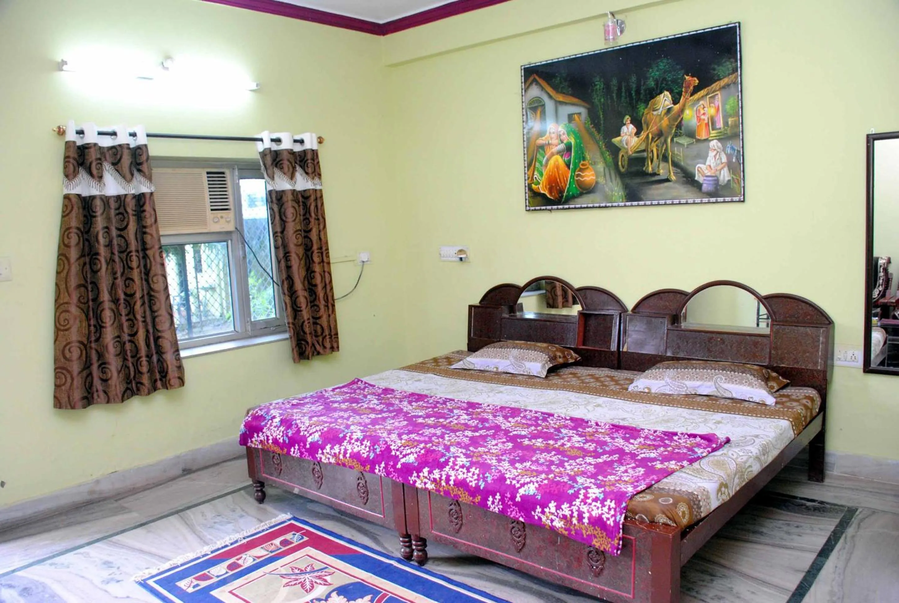 Bedroom, Bed in Hill View