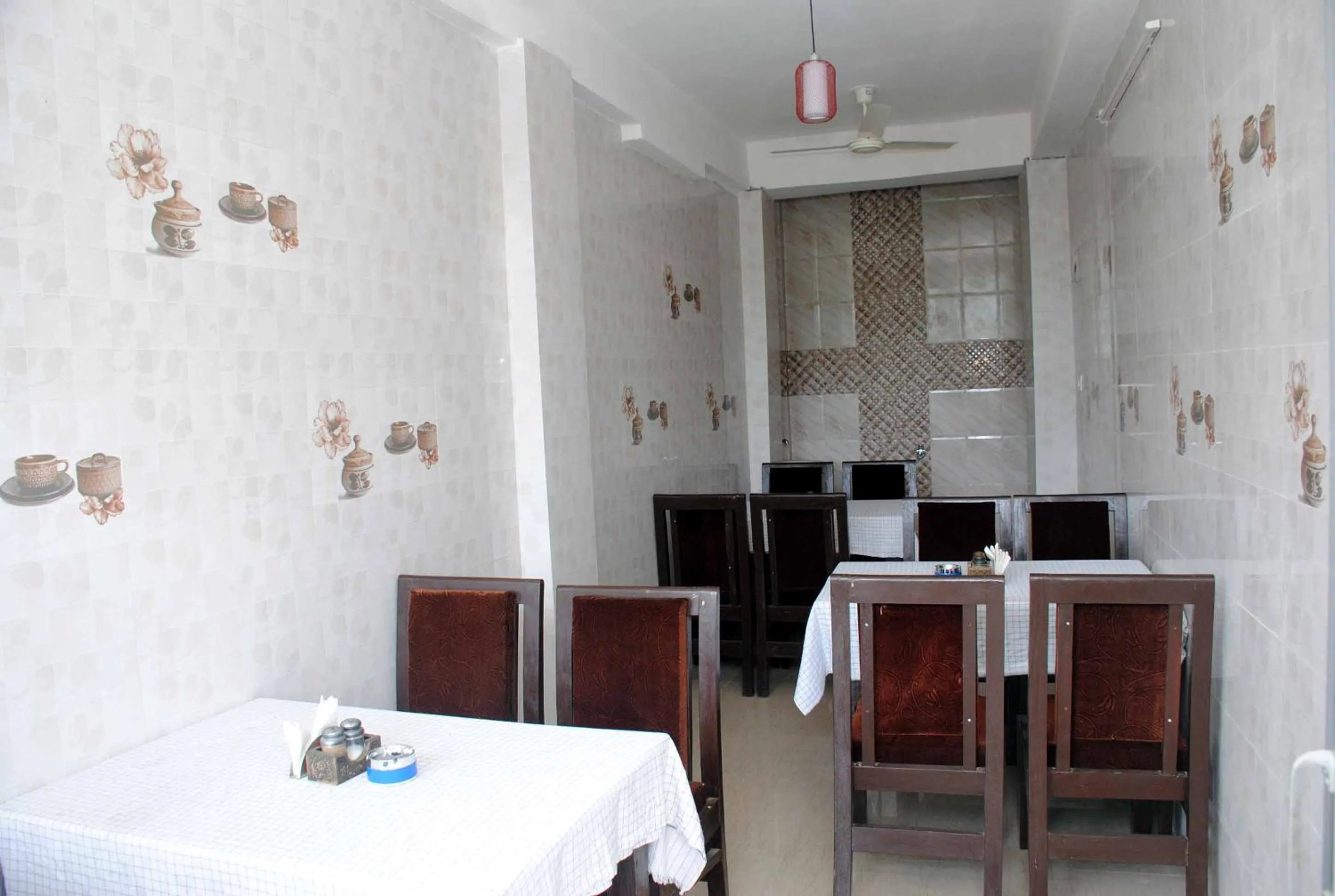 Restaurant/places to eat in Hill View