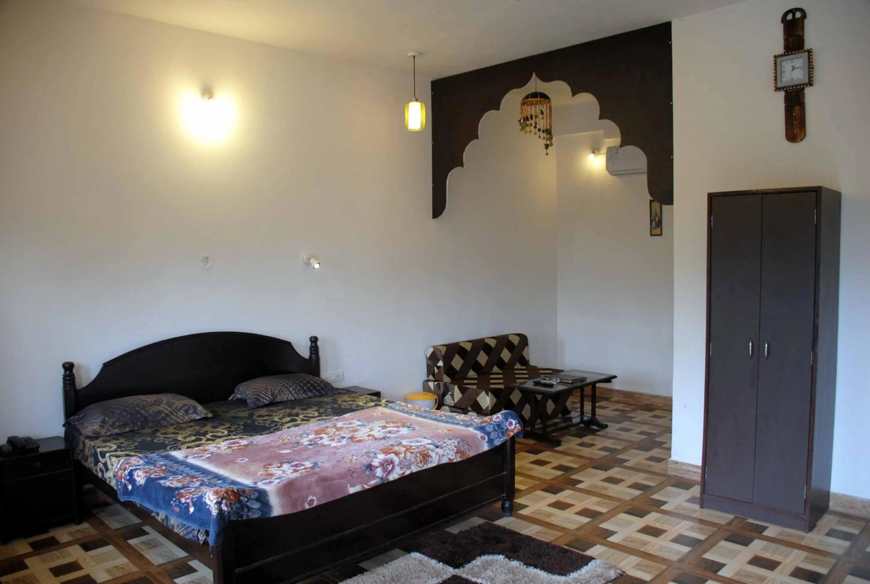 Bedroom, Bed in Hill View