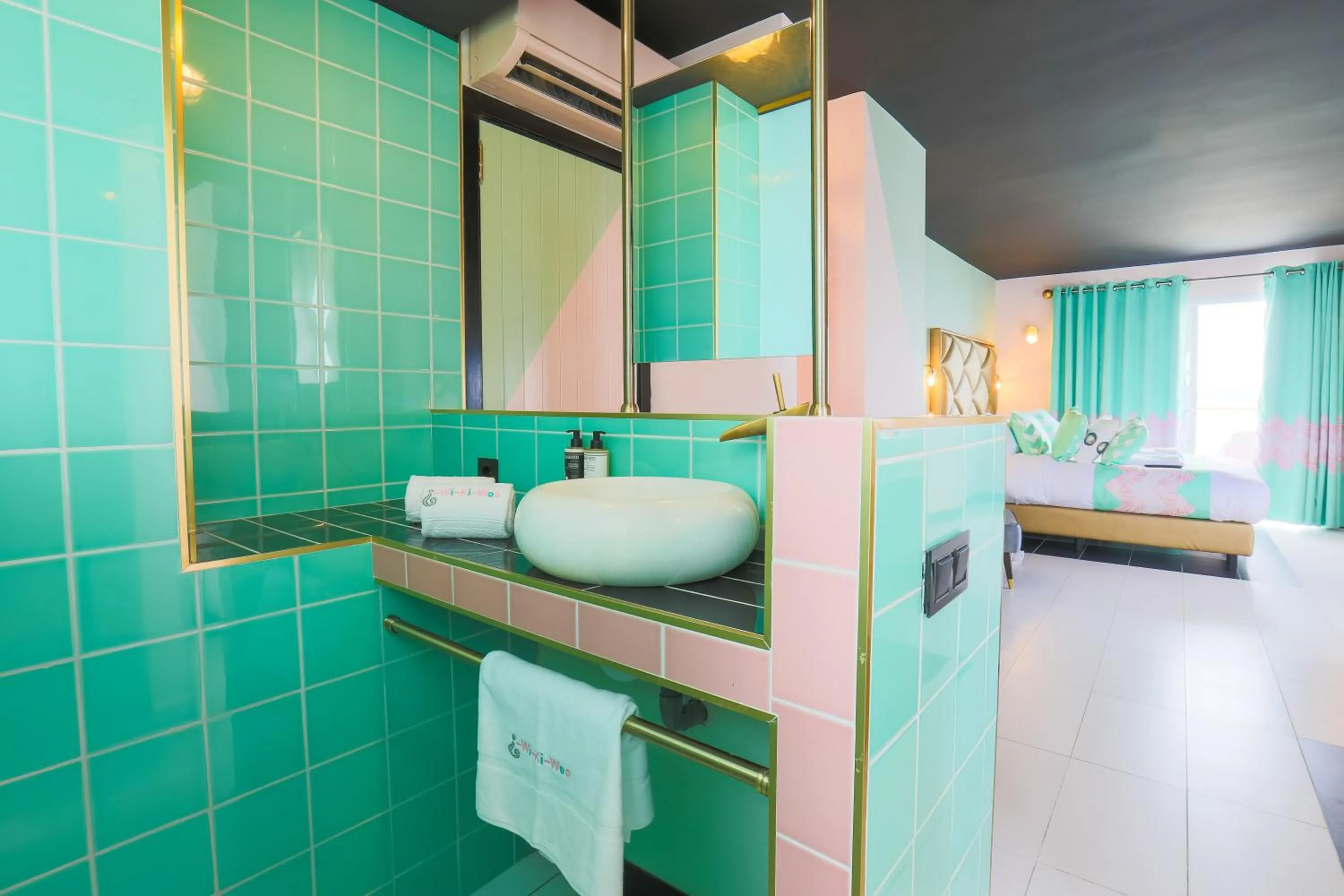 Bathroom in Wi-Ki-Woo Boutique Hotel