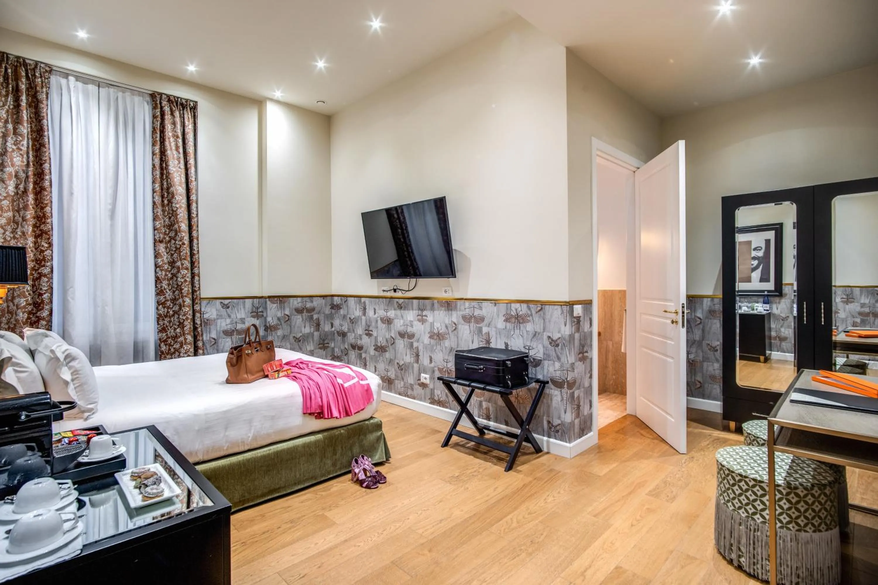 Photo of the whole room, Bed in The Talent Hotel