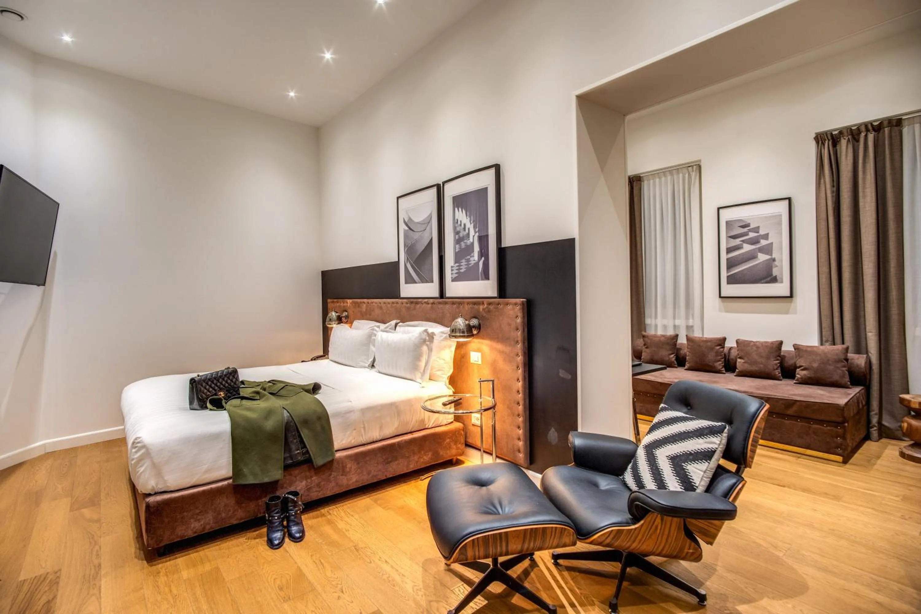 Photo of the whole room, Bed in The Talent Hotel