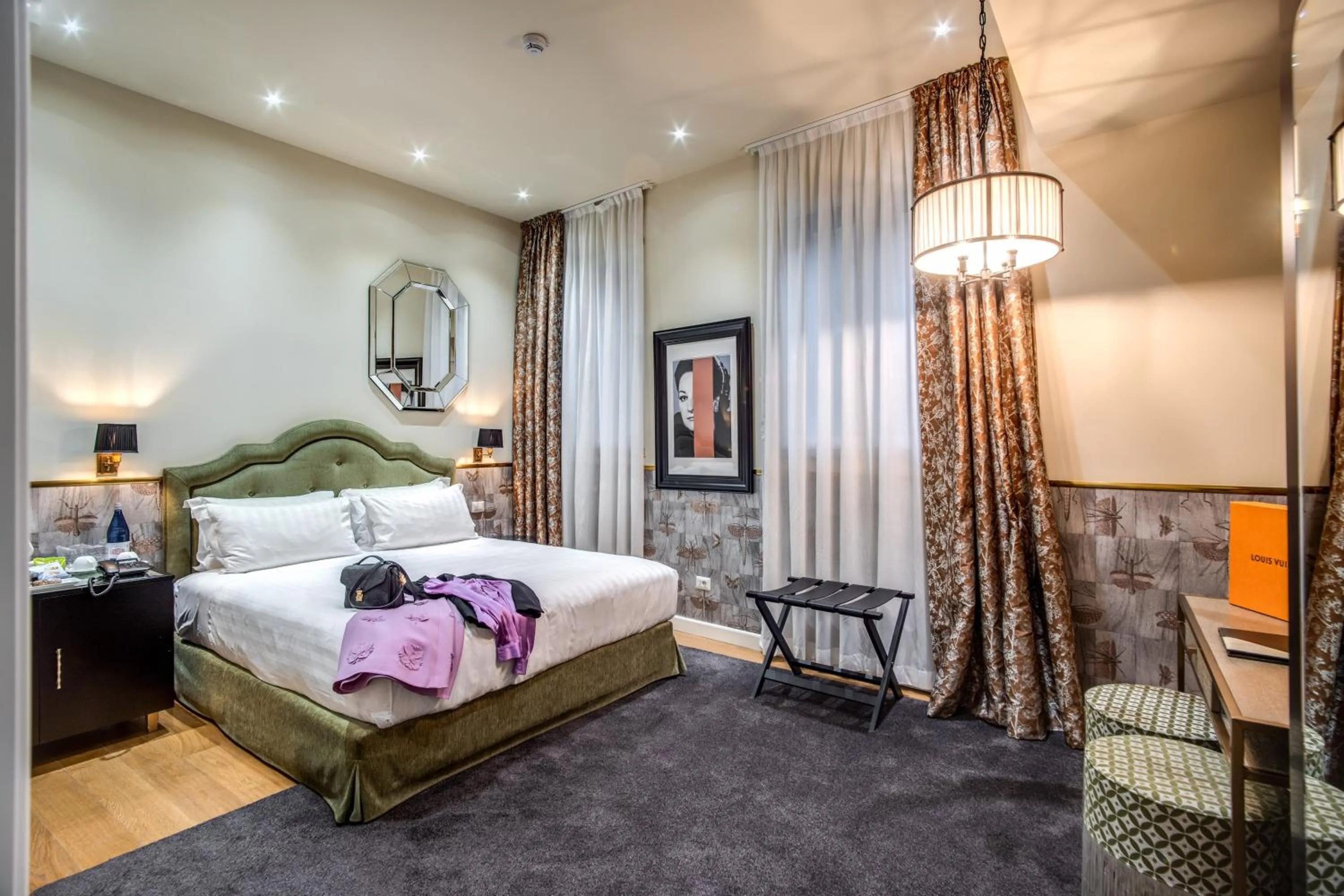 Photo of the whole room, Bed in The Talent Hotel