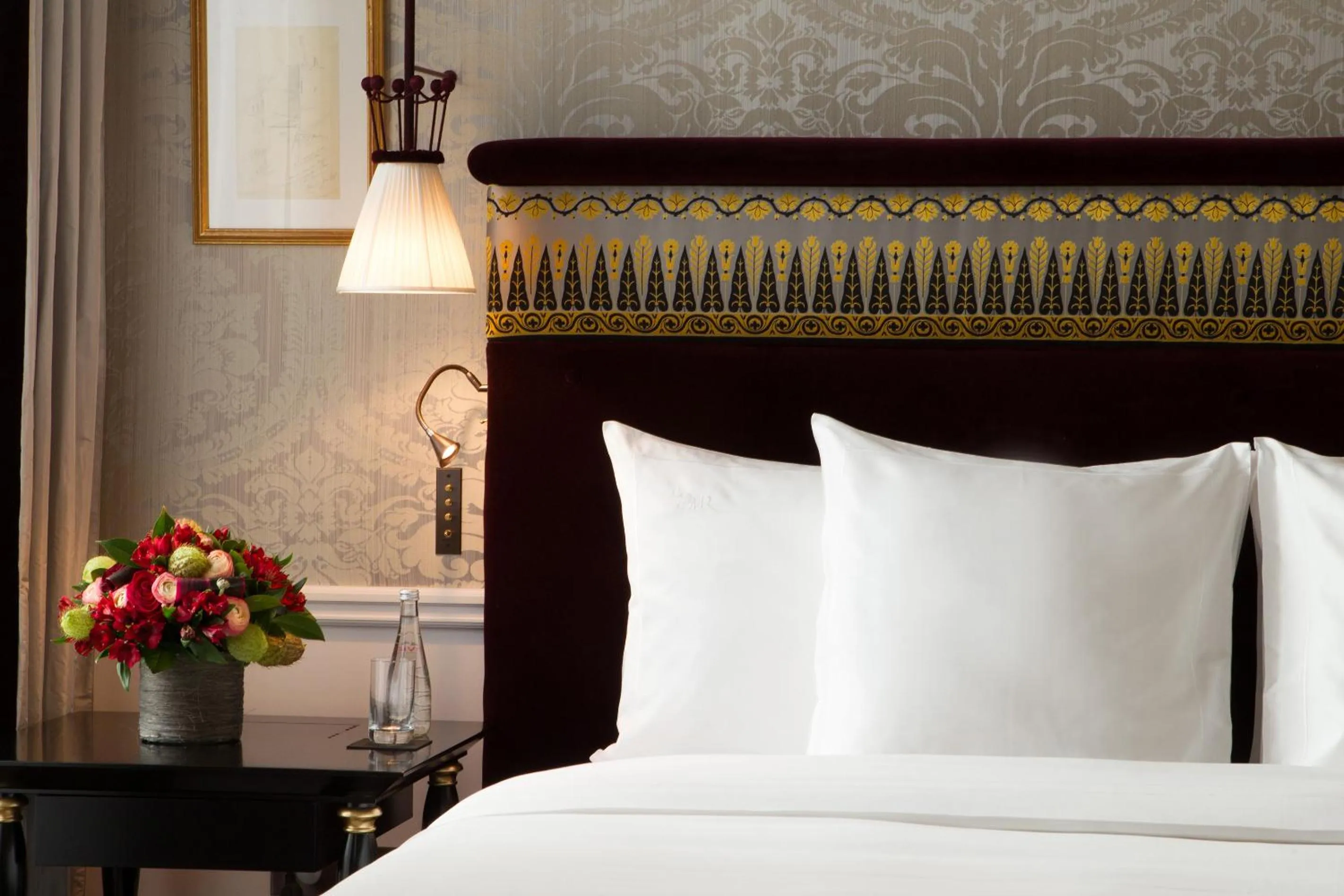 Bed in La Réserve Paris Hotel & Spa