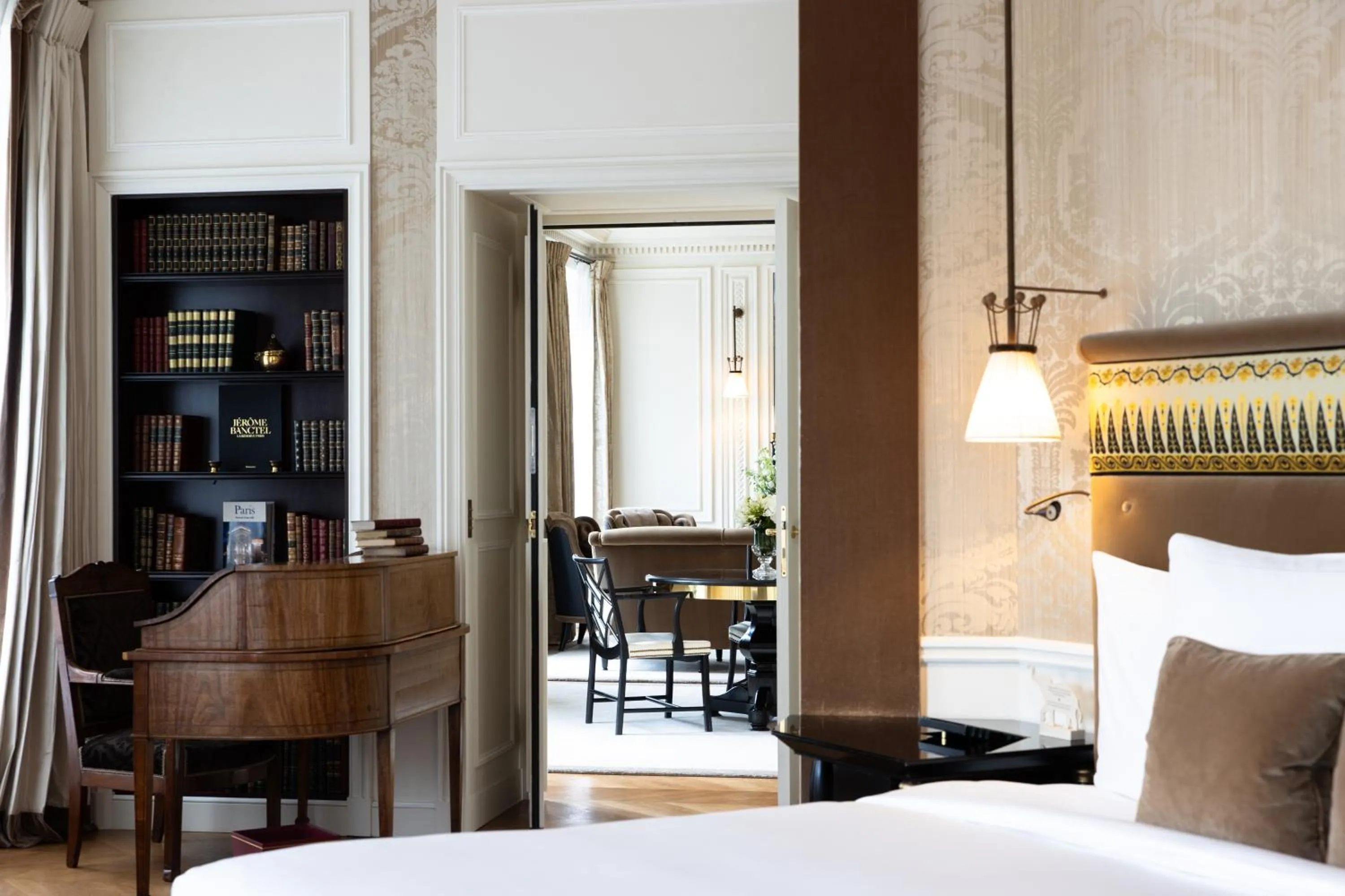 Photo of the whole room, Bed in La Réserve Paris Hotel & Spa