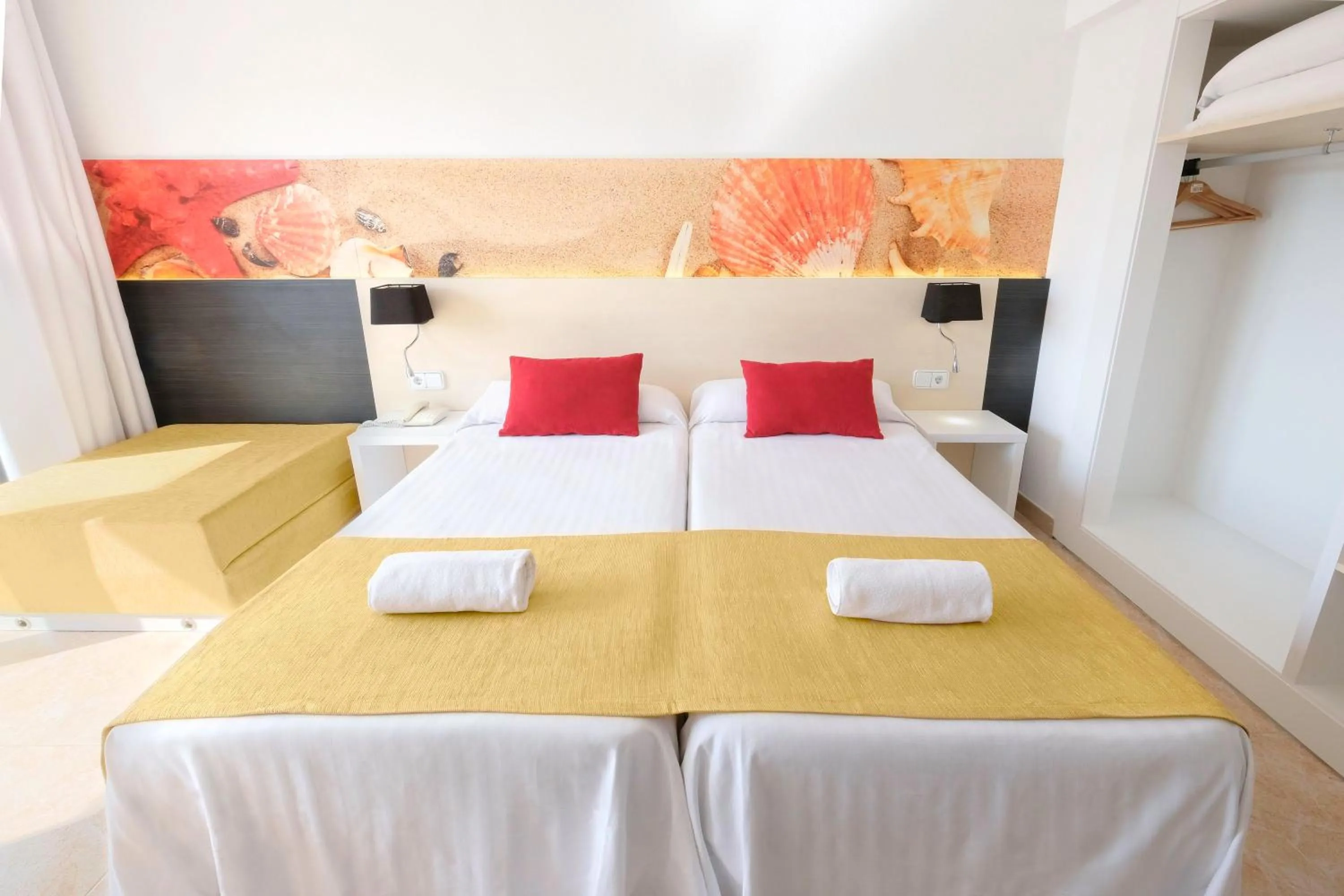 Photo of the whole room, Bed in azuLine Hotel Bergantin