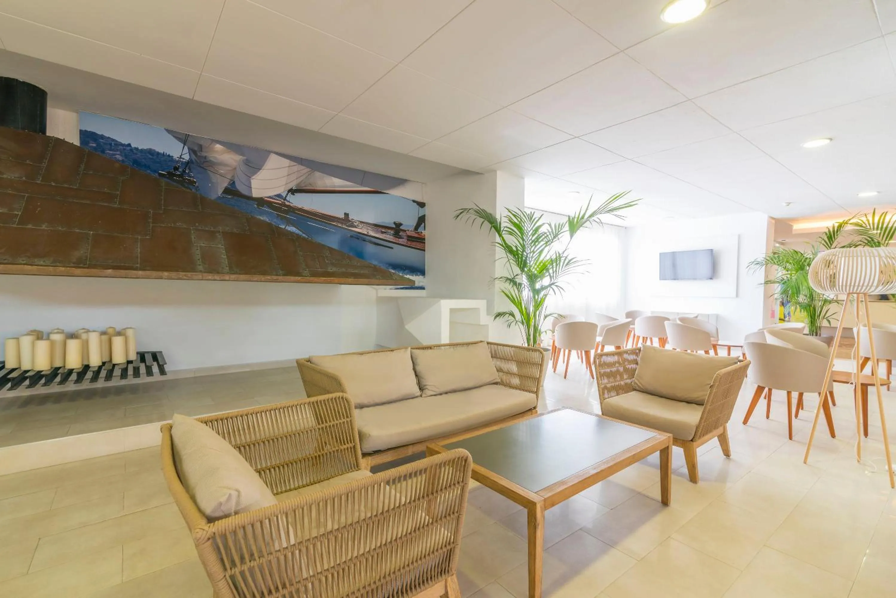 Lobby or reception in azuLine Hotel Bergantin