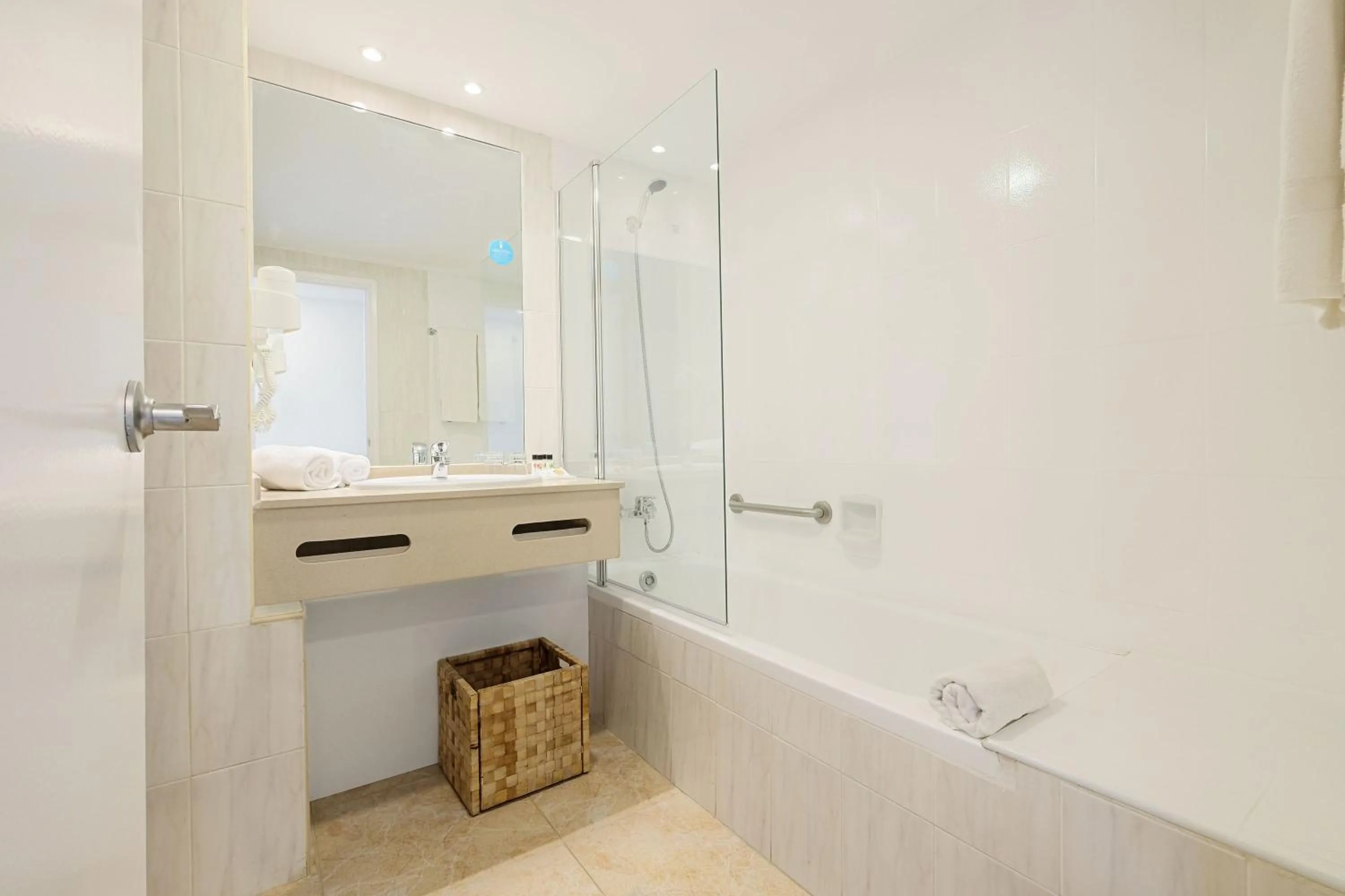 Bathroom in azuLine Hotel Bergantin