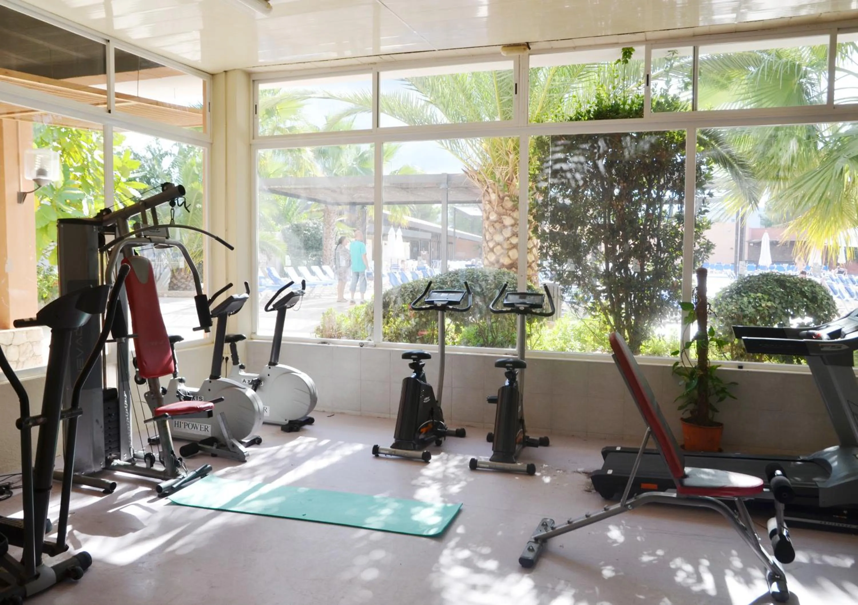 Fitness centre/facilities in azuLine Hotel Bergantin