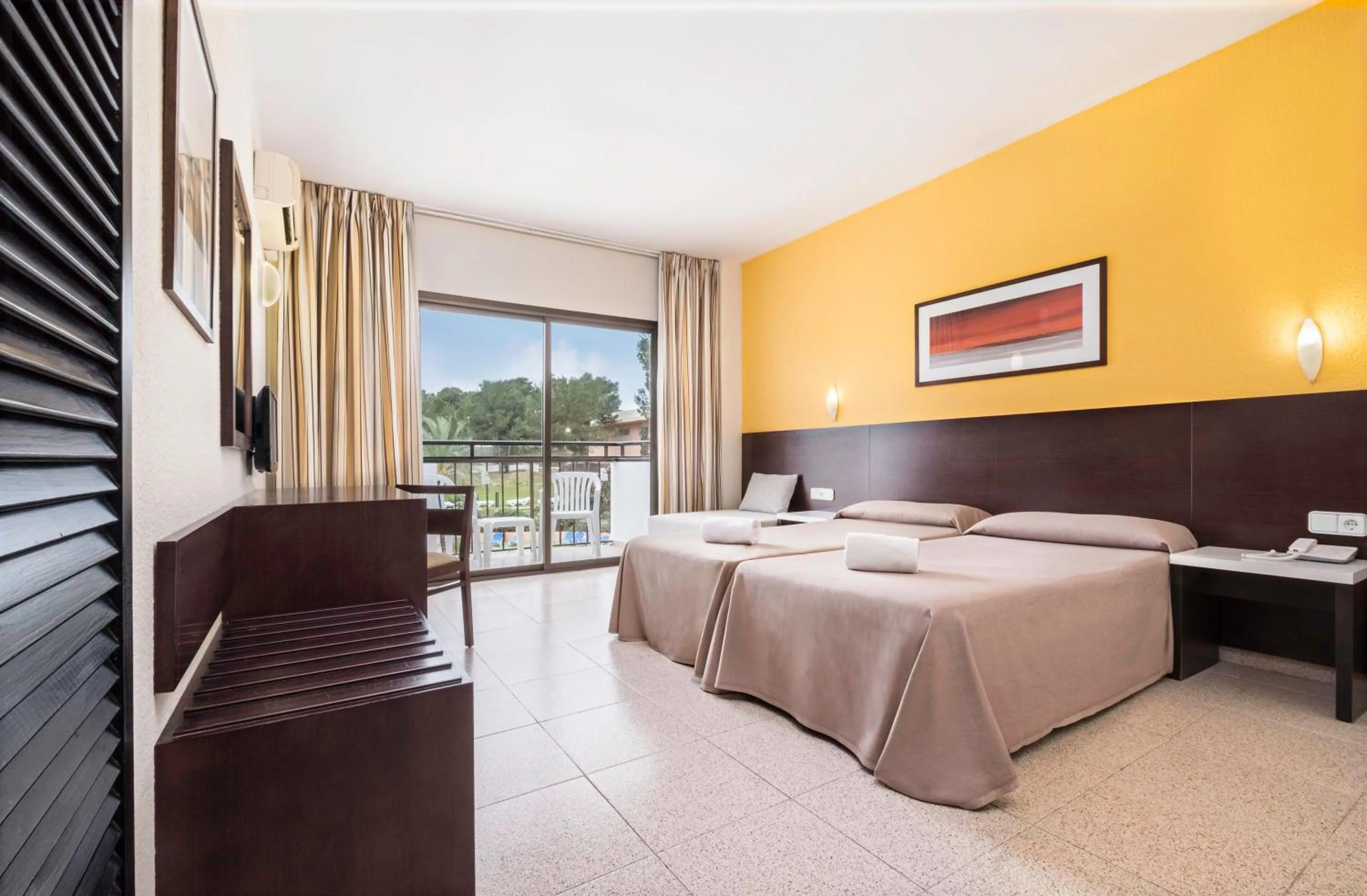 Photo of the whole room, Bed in azuLine Hoteles Mar Amantis & II