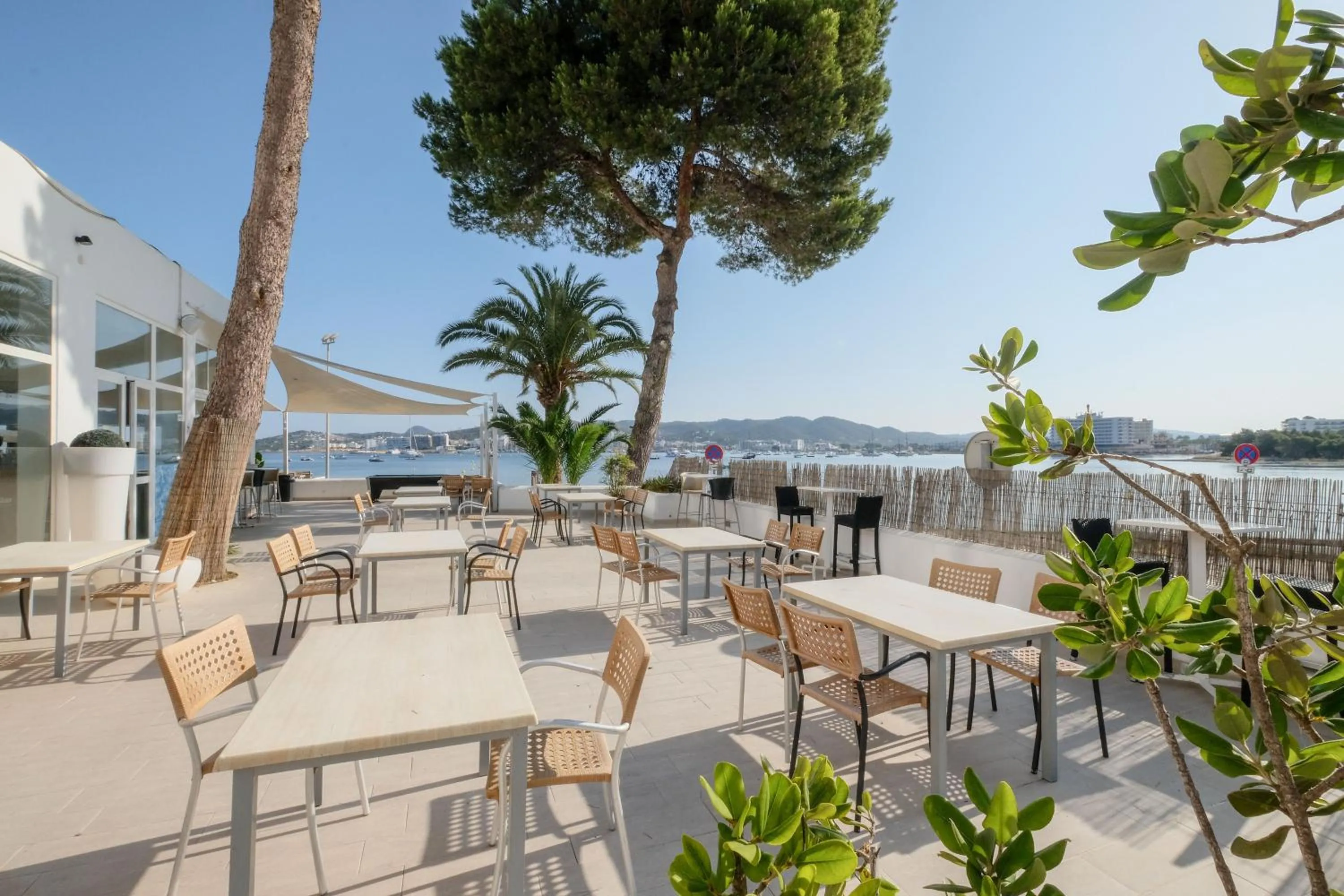Patio in azuLine Hoteles Mar Amantis & II