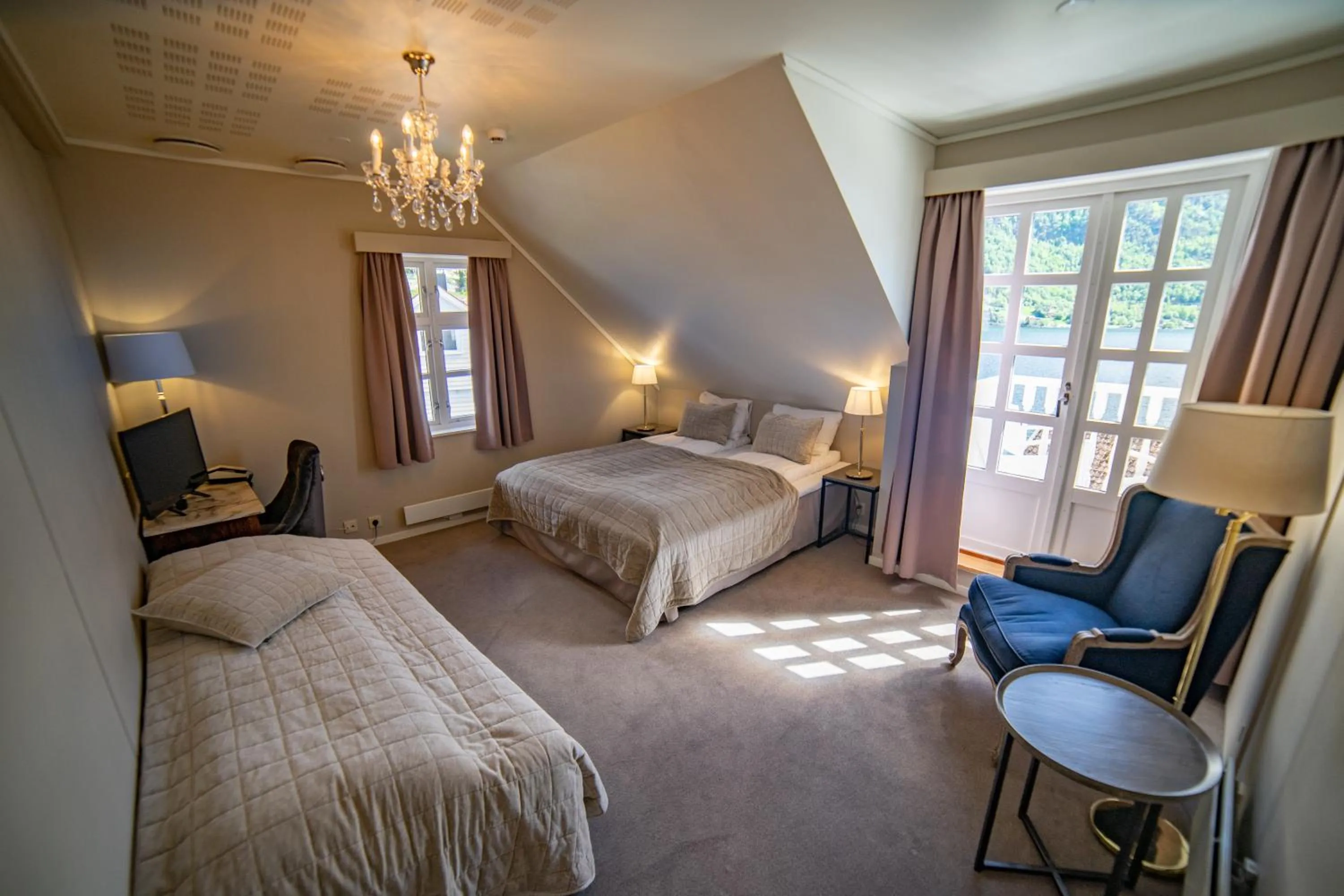 Bed in Hofslund Fjord Hotel