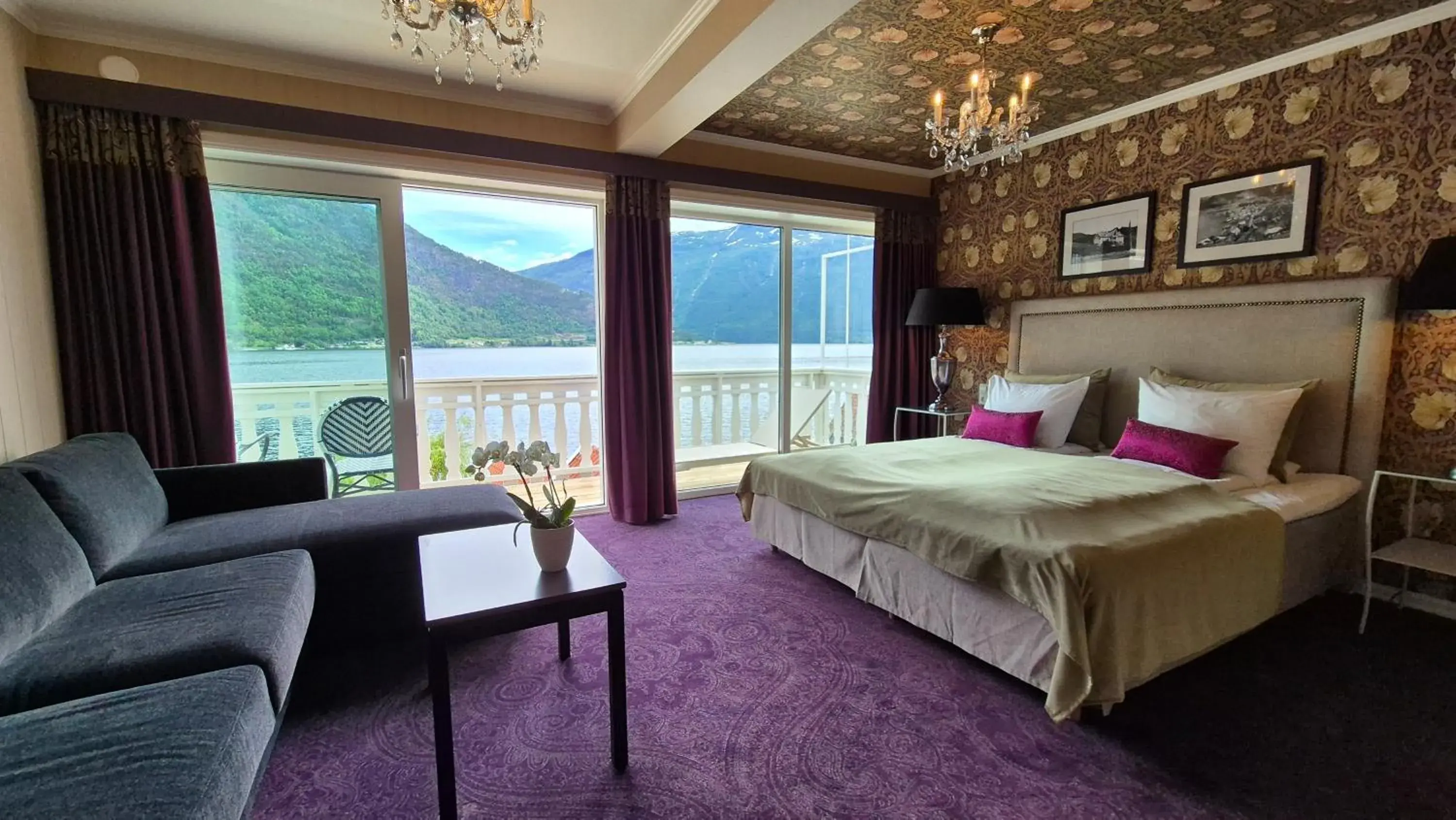 Deluxe Double Room with Balcony and Sea View in Hofslund Fjord Hotel Deluxe Double Room with Balcony and Sea View in Hofslund Fjord Hotel