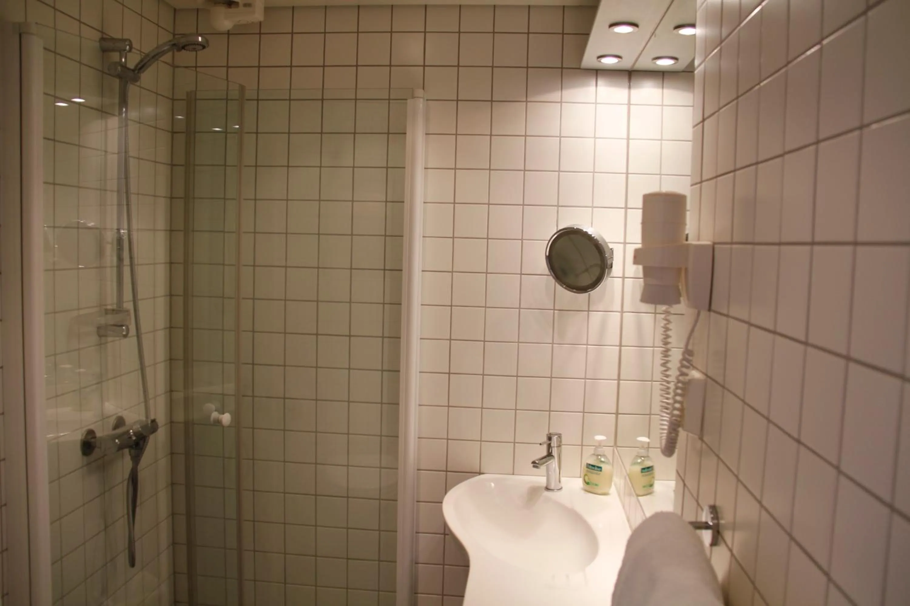 Bathroom in Hofslund Fjord Hotel