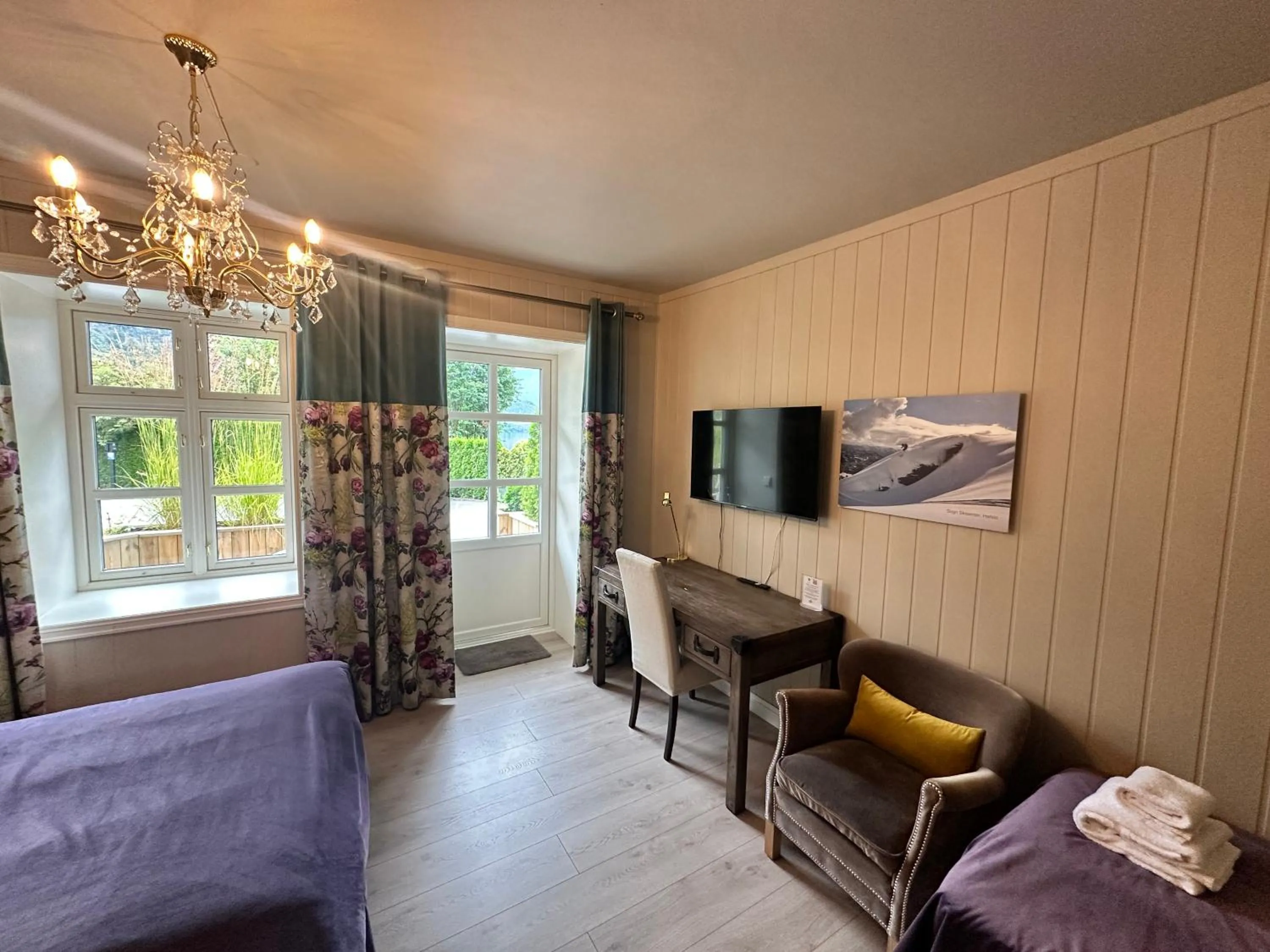 Bedroom, Bed in Hofslund Fjord Hotel