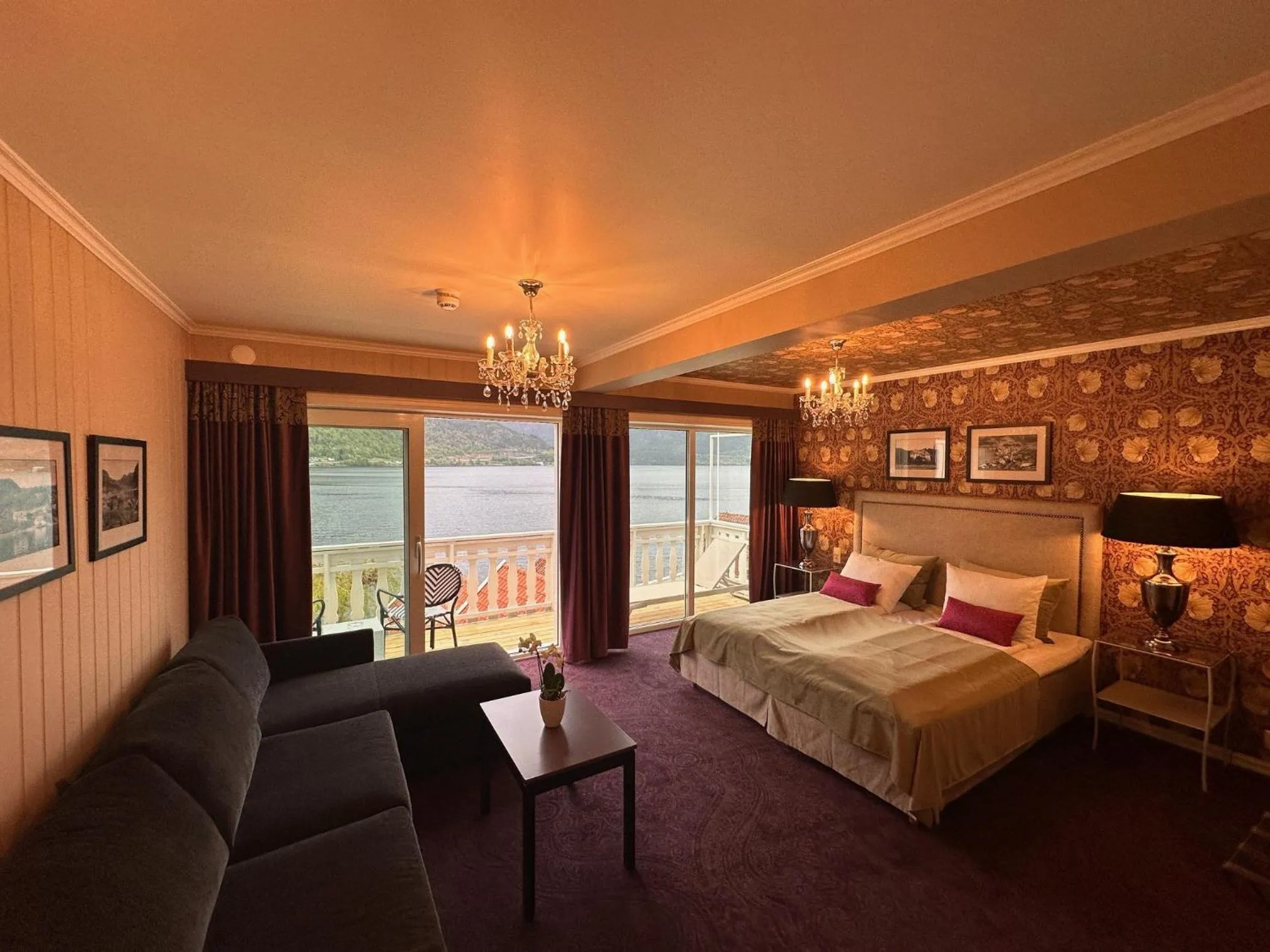 Bed in Hofslund Fjord Hotel