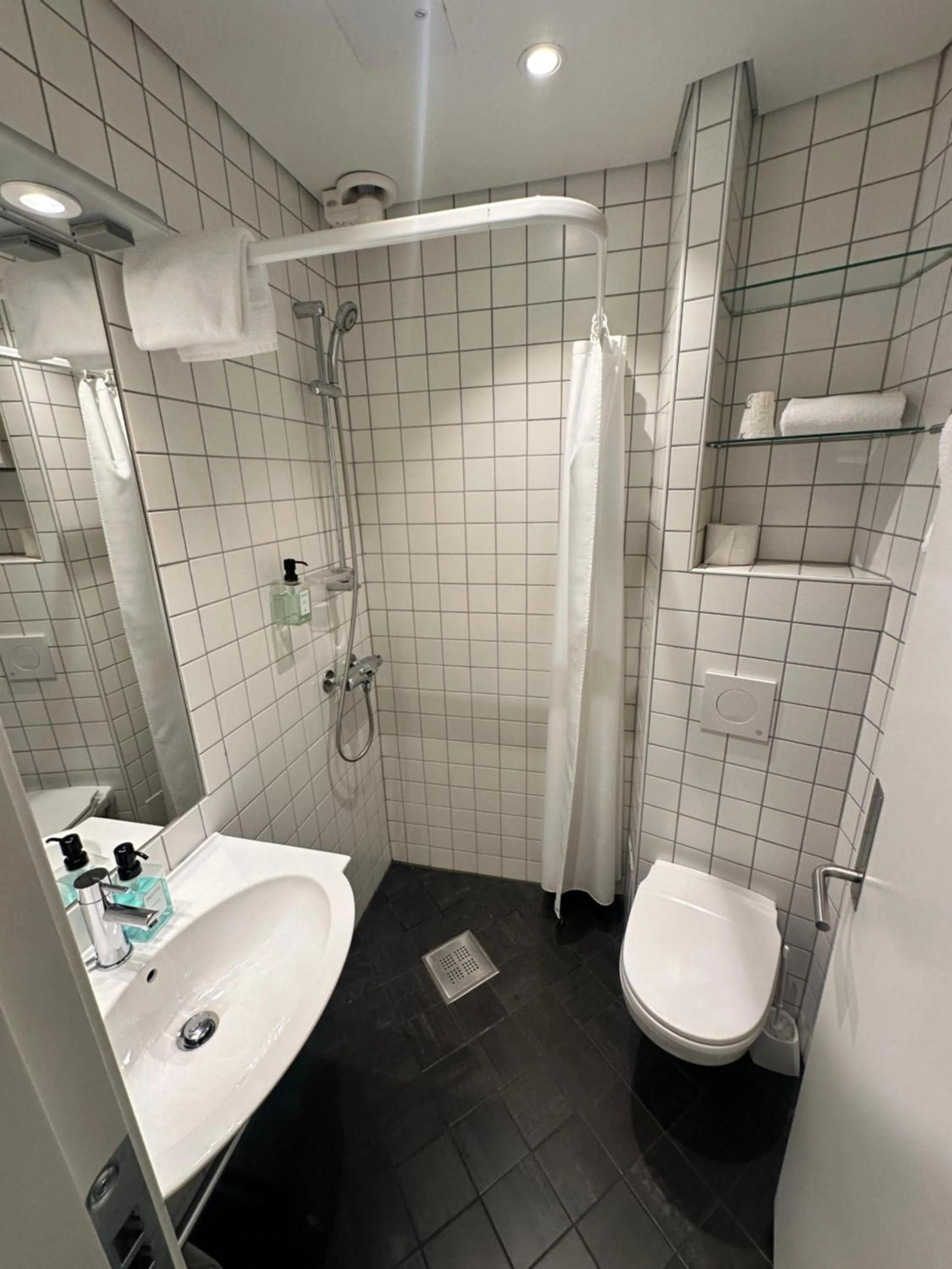 Bathroom in Hofslund Fjord Hotel