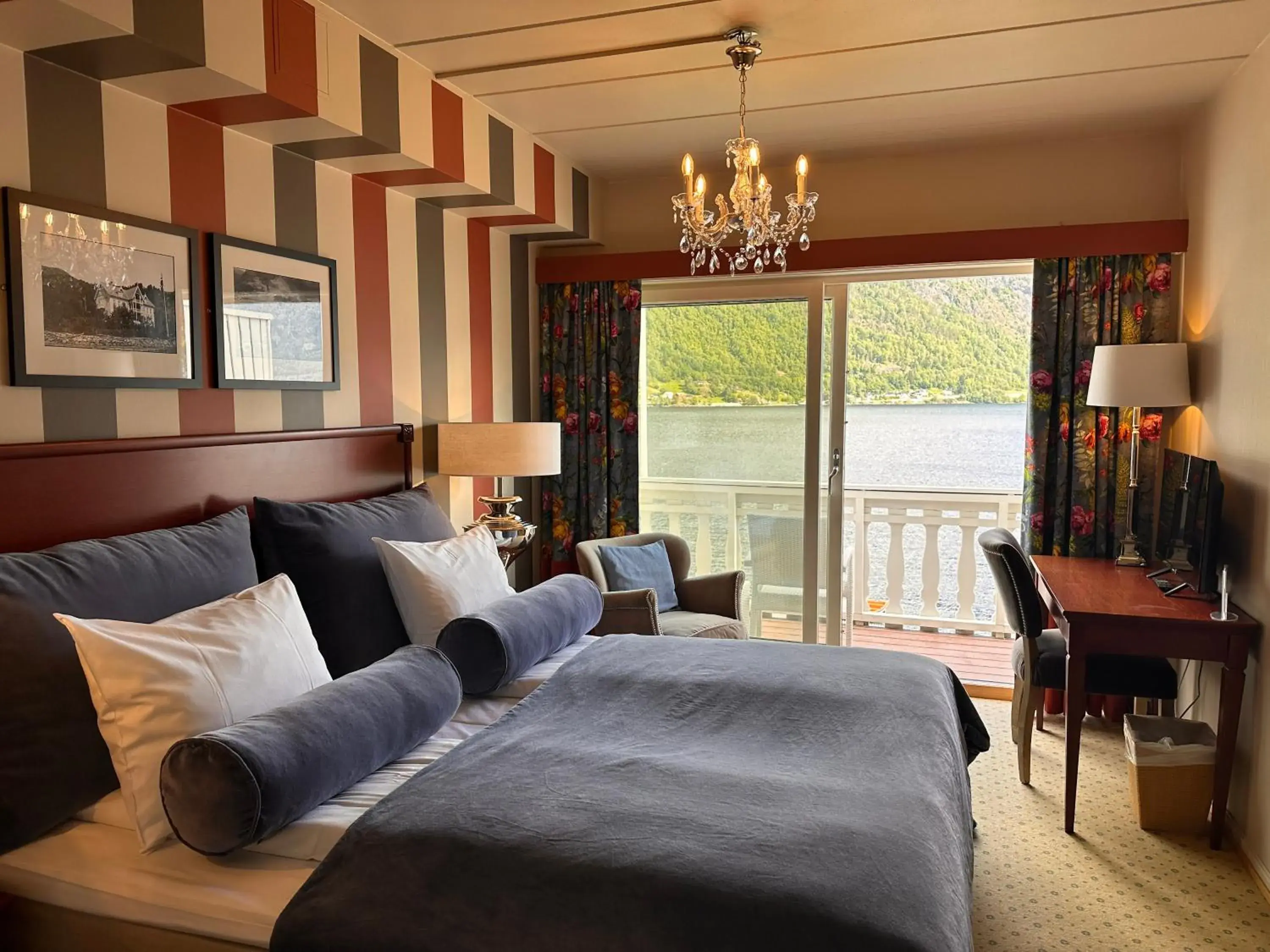 Double or Twin Room with Sea View in Hofslund Fjord Hotel Double or Twin Room with Sea View in Hofslund Fjord Hotel