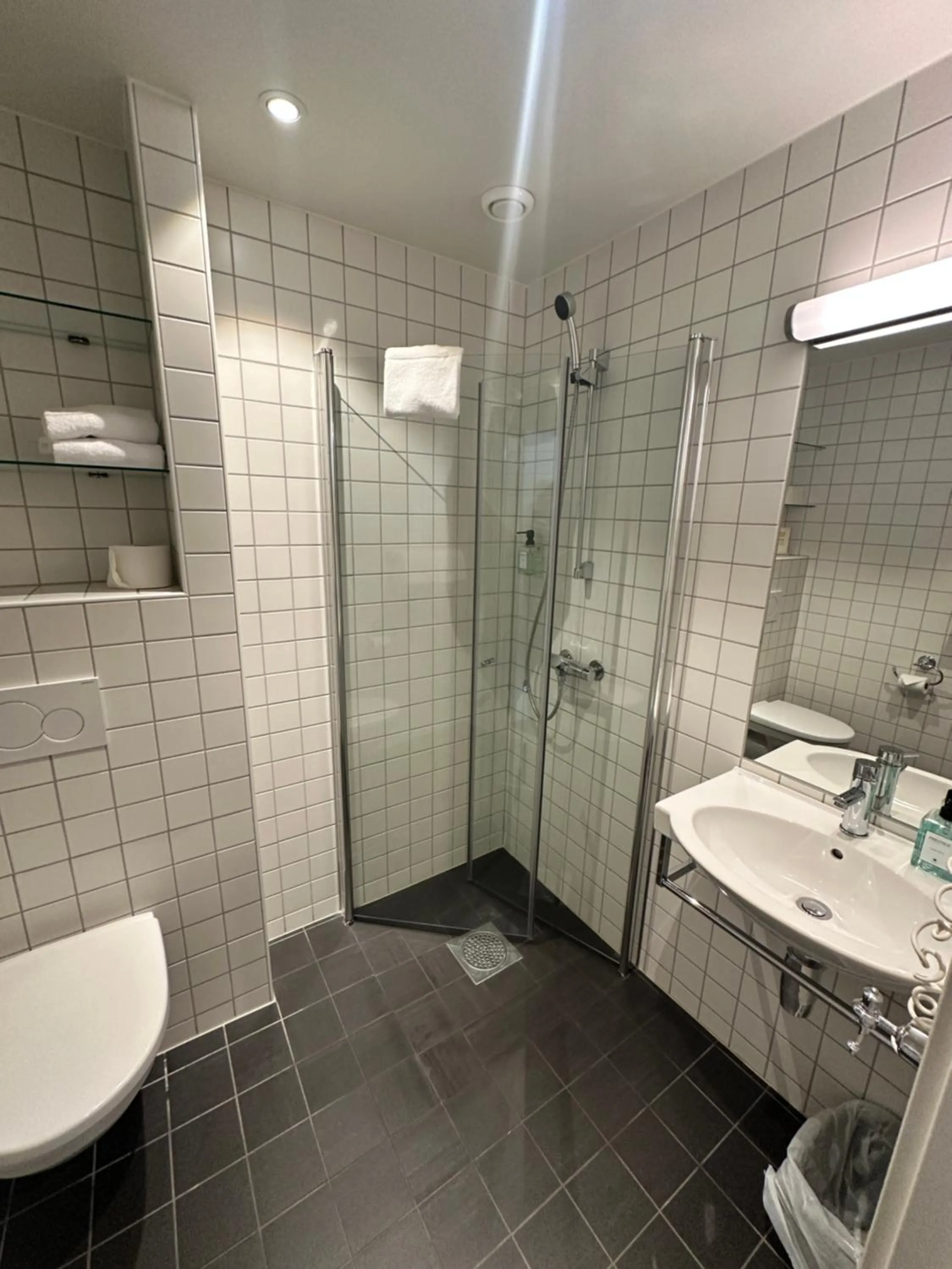 Shower in Hofslund Fjord Hotel